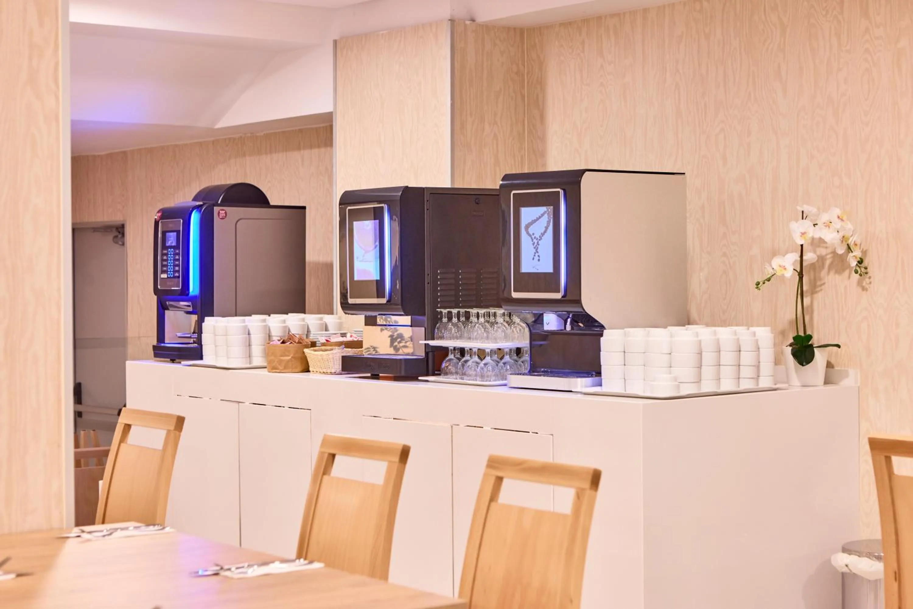 Drinks in AHOI! Urban Beach