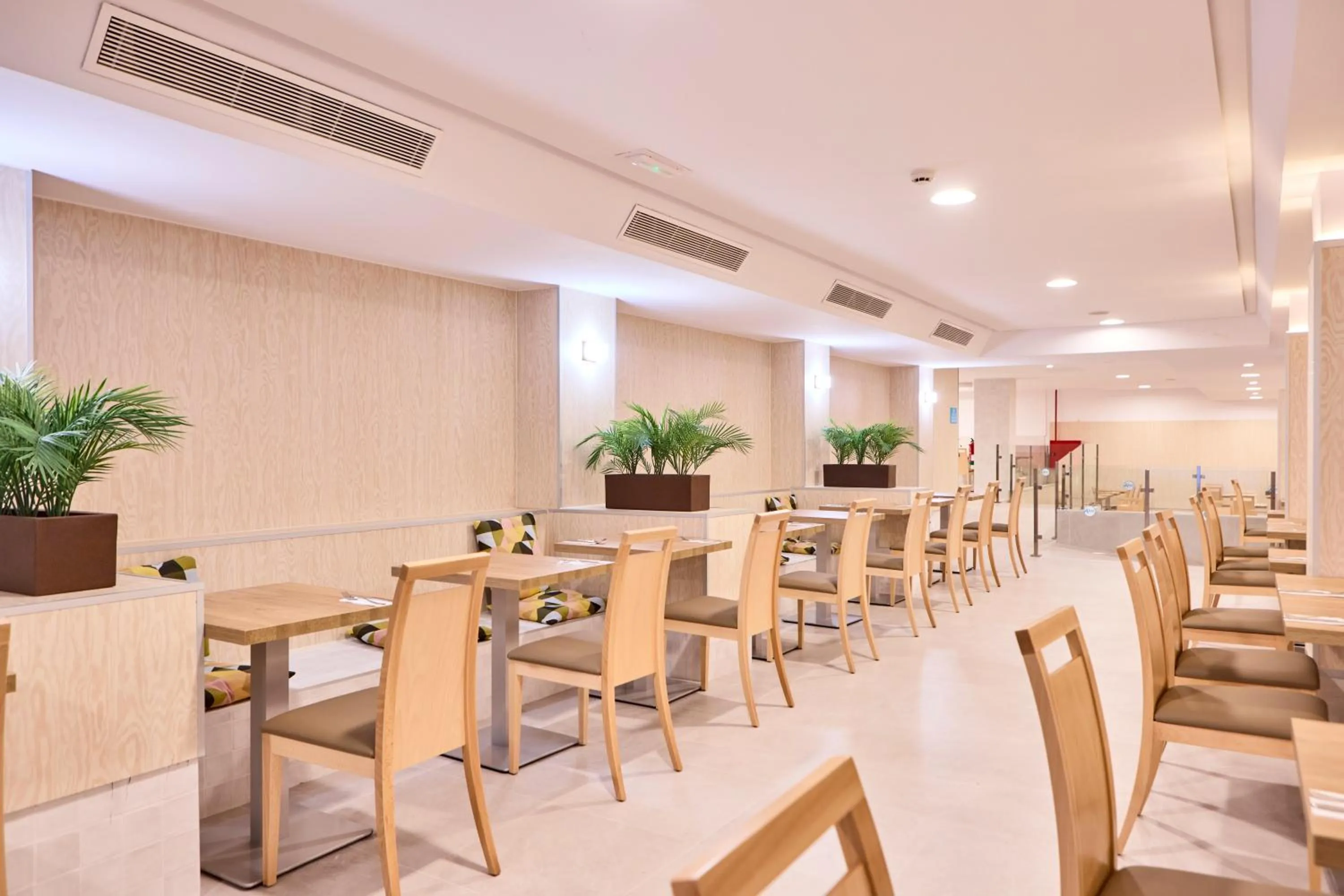 Restaurant/places to eat in AHOI! Urban Beach