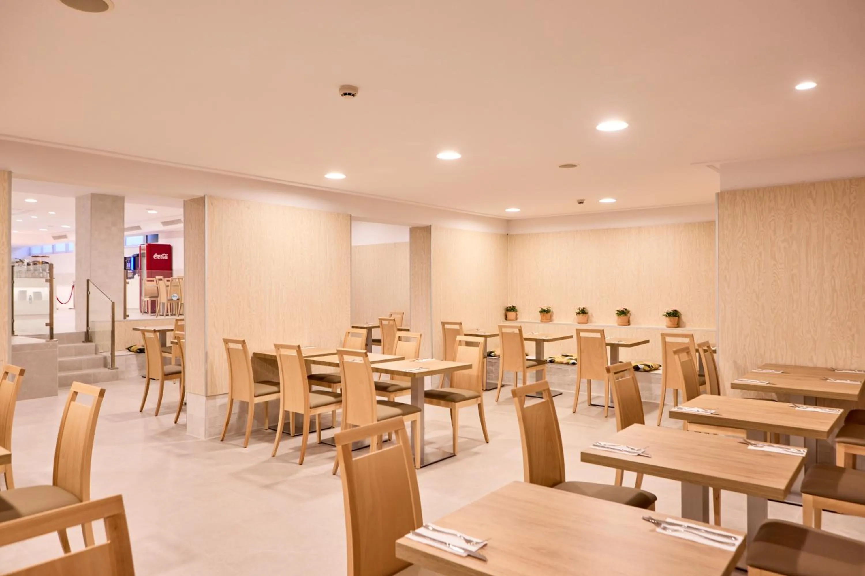 Restaurant/places to eat in AHOI! Urban Beach