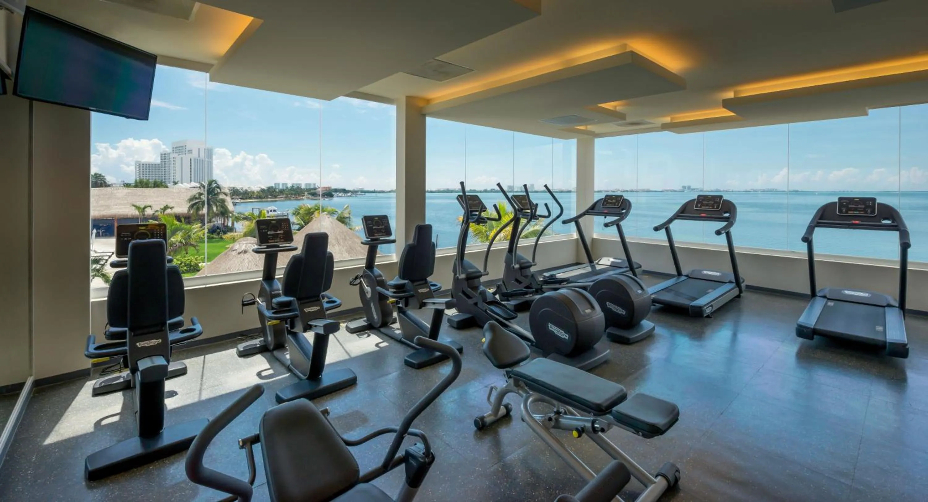Fitness centre/facilities in Real Inn Cancún