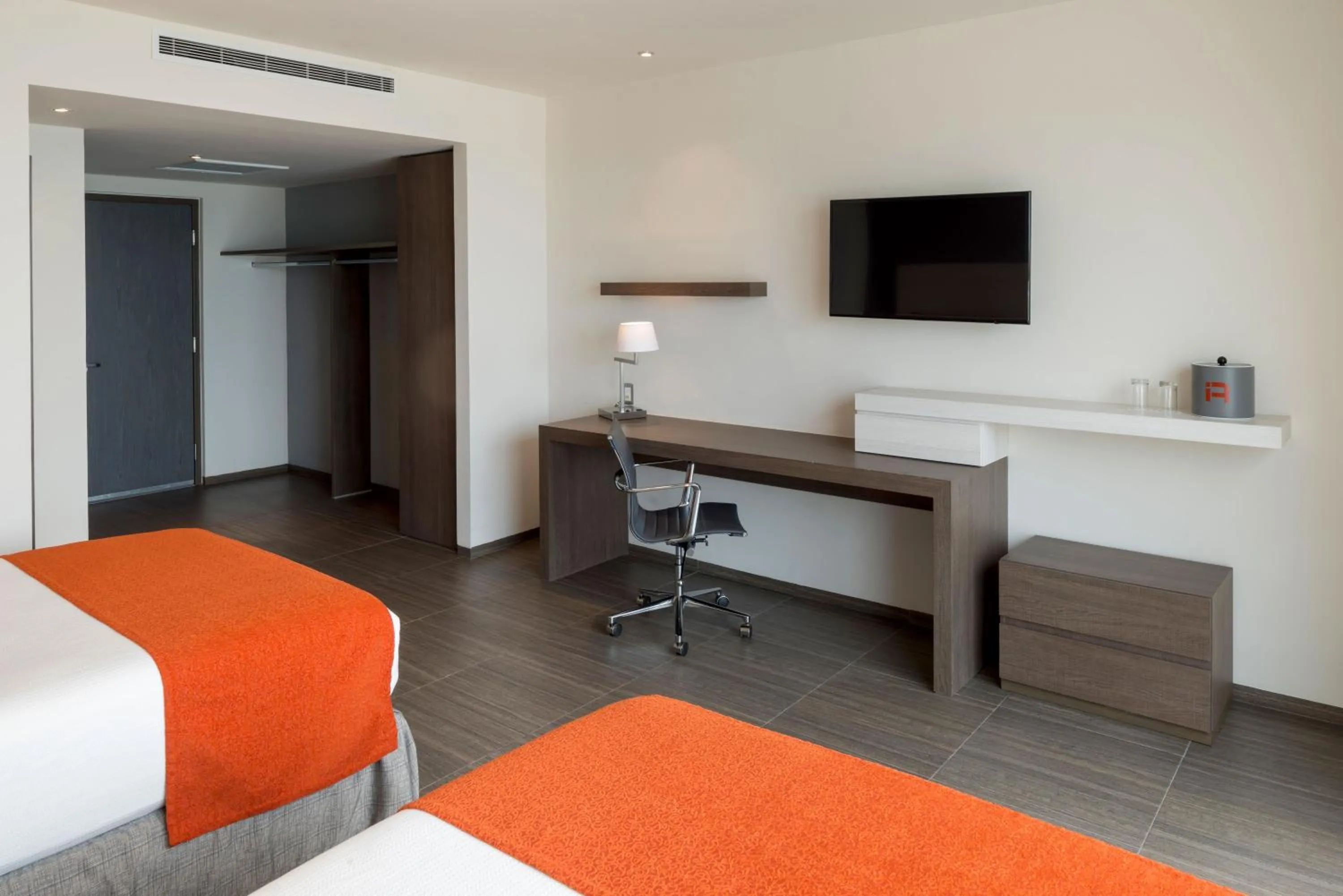 Photo of the whole room in Real Inn Cancún