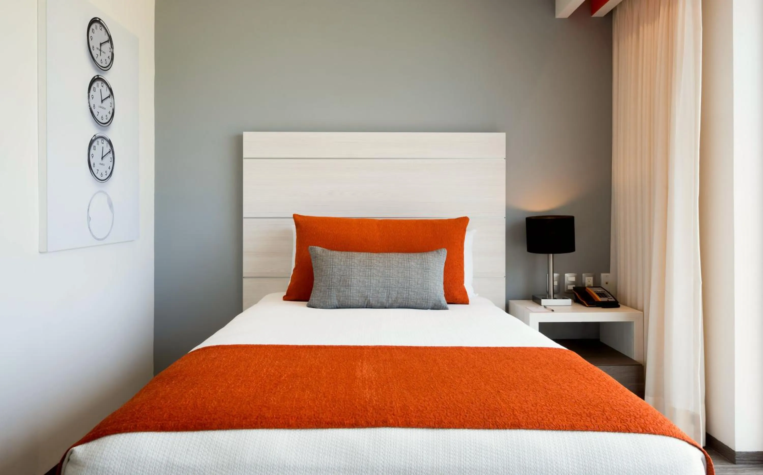 Photo of the whole room in Real Inn Cancún