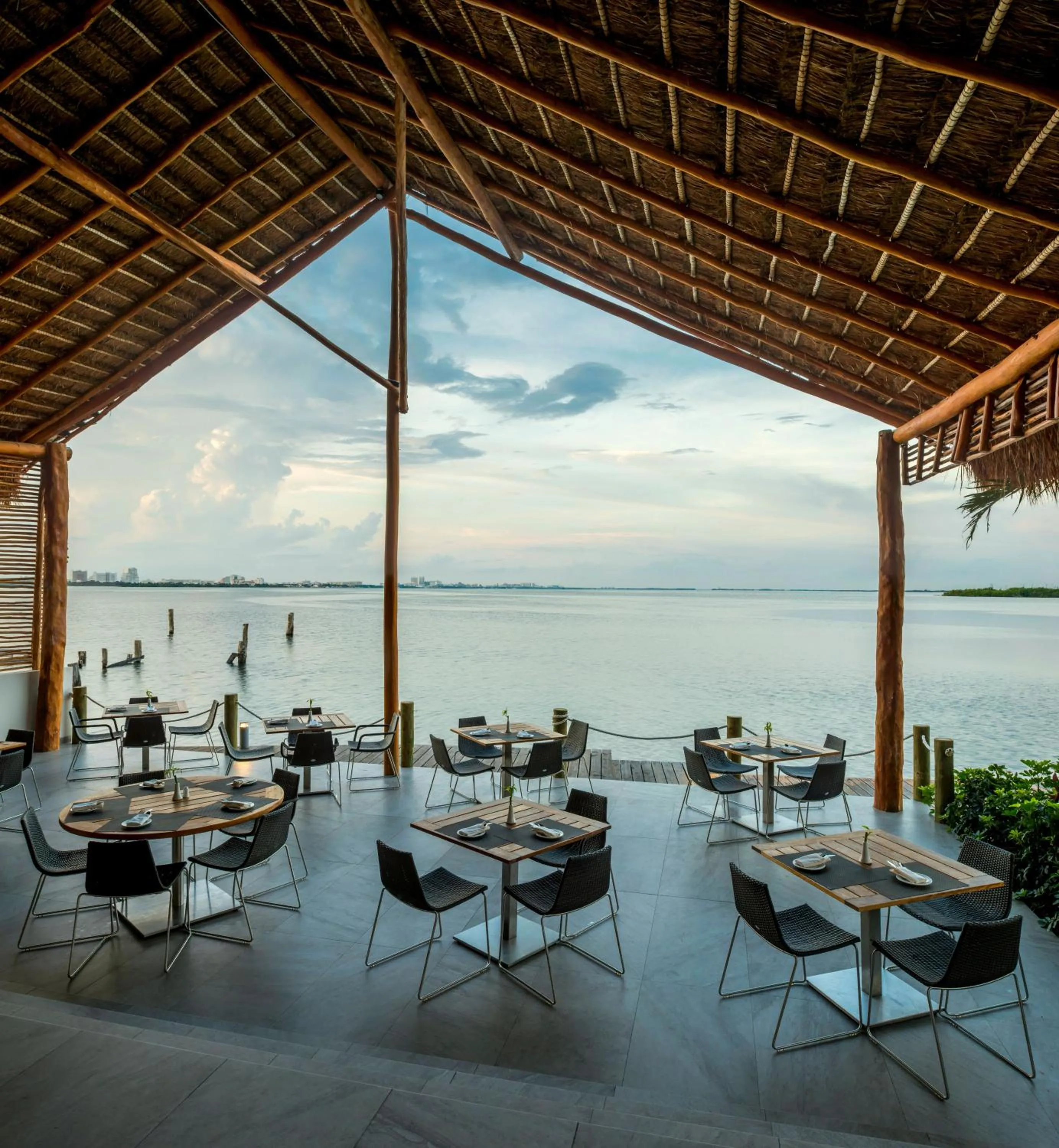 Restaurant/places to eat in Real Inn Cancún