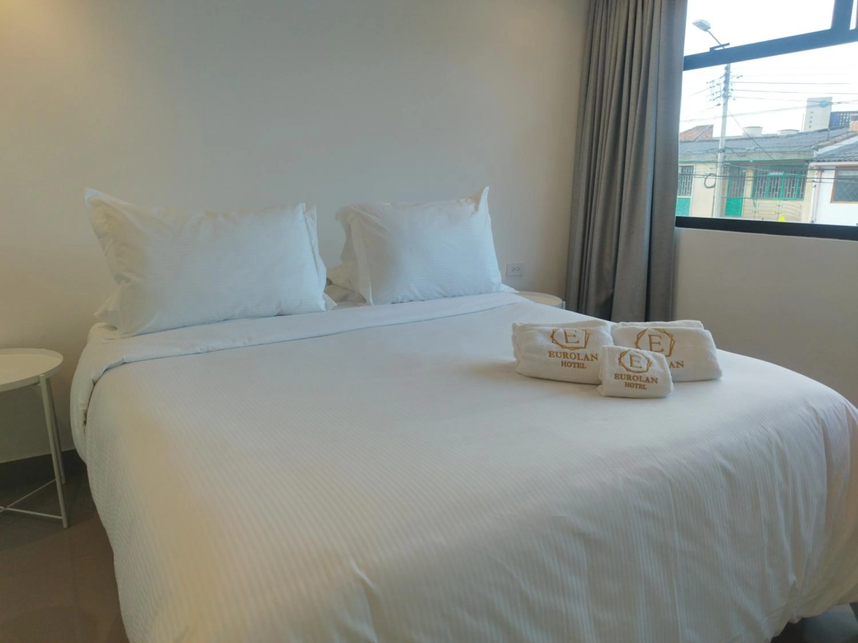 Bedroom, Bed in Eurolan 72