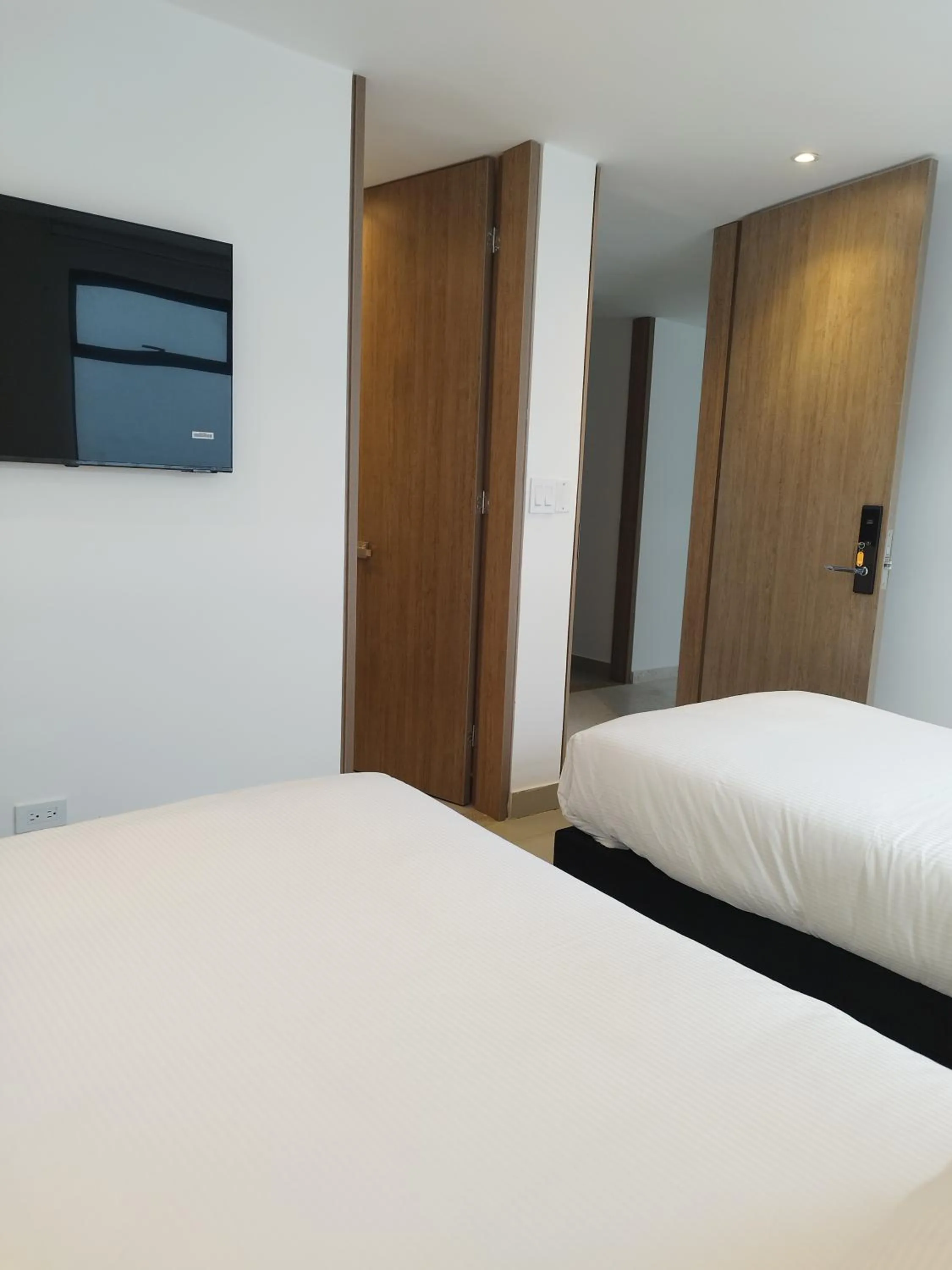 Bedroom, Bed in Eurolan 72