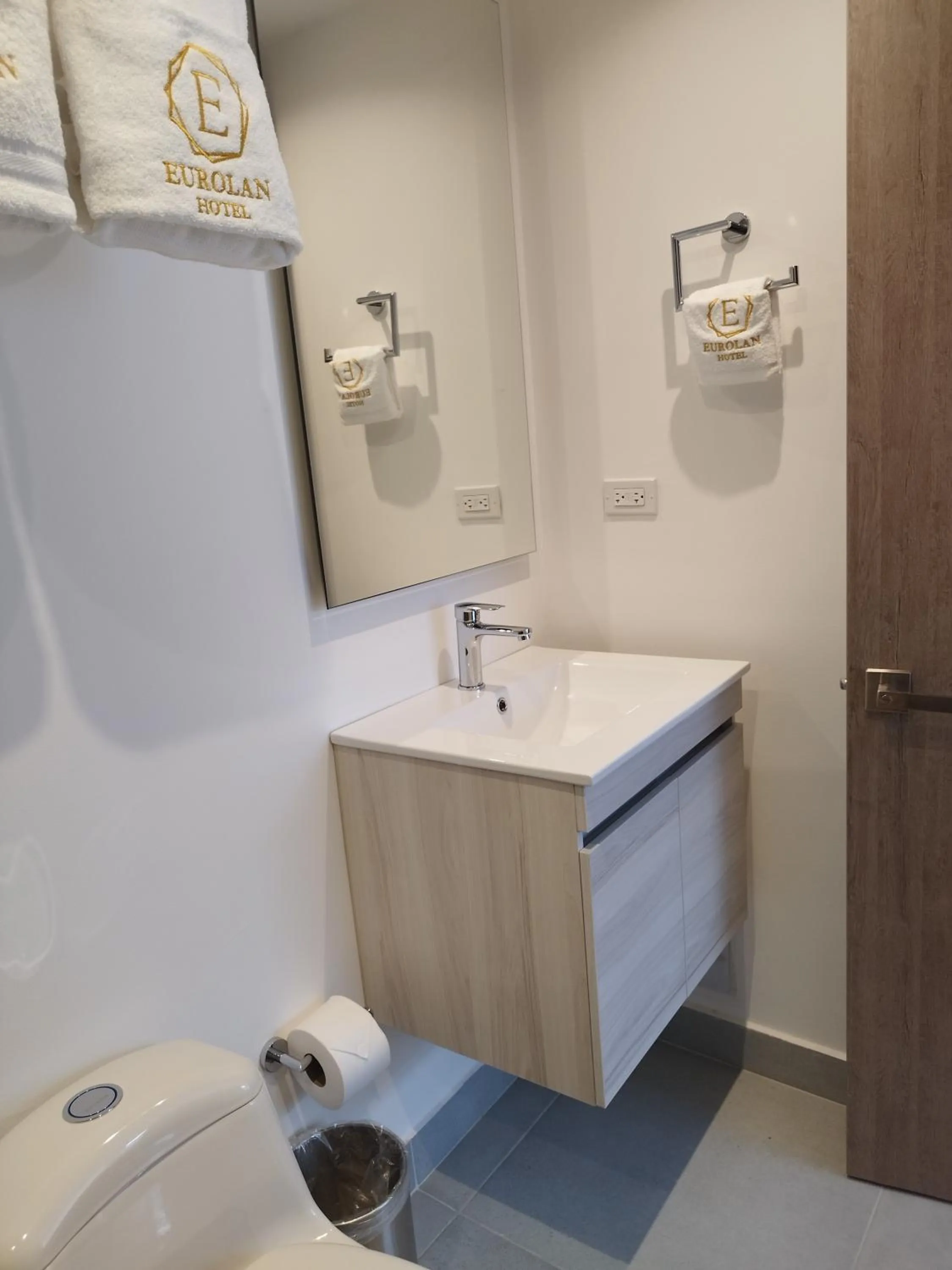 Bathroom in Eurolan 72