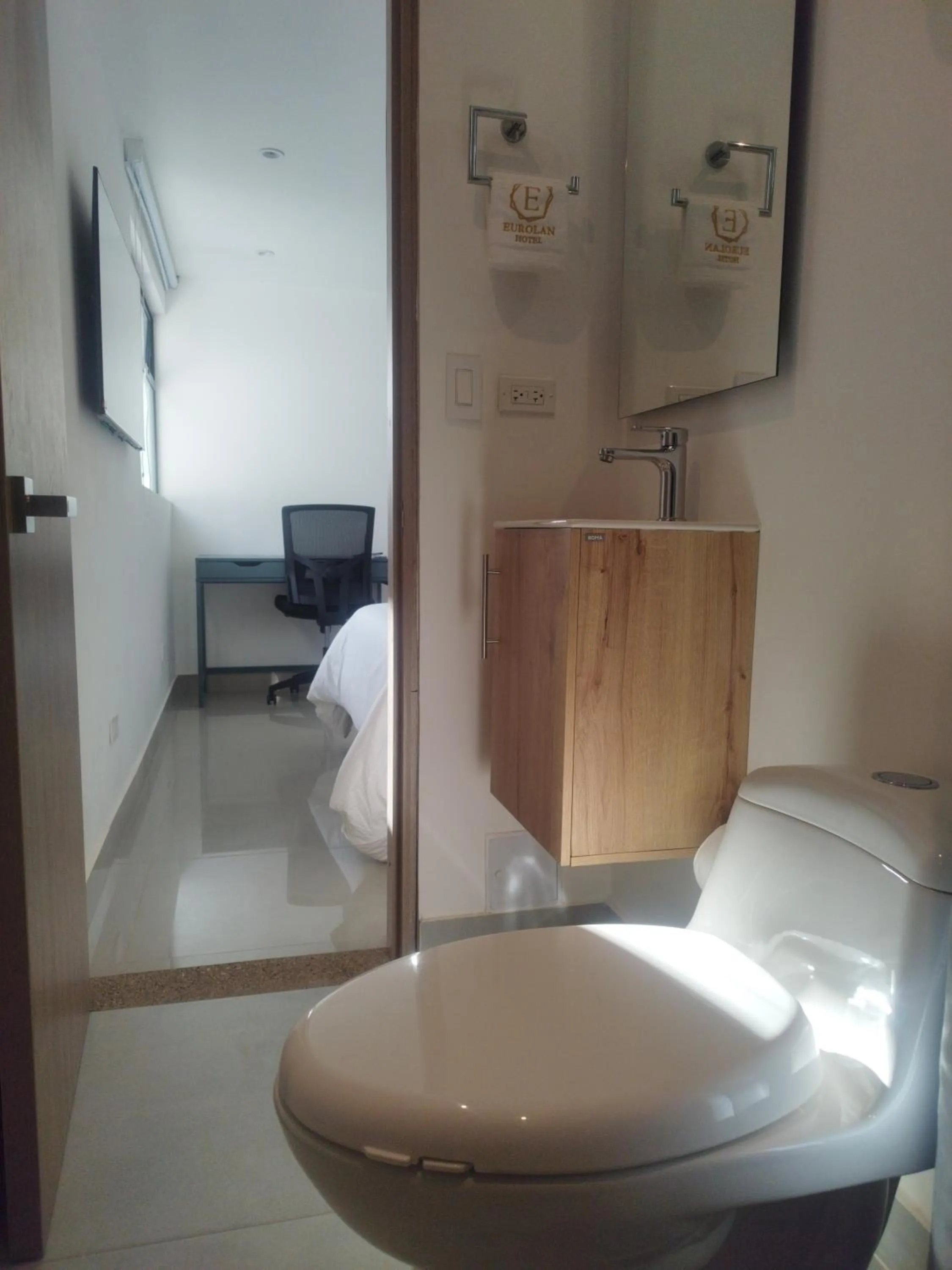 Bathroom, Bed in Eurolan 72