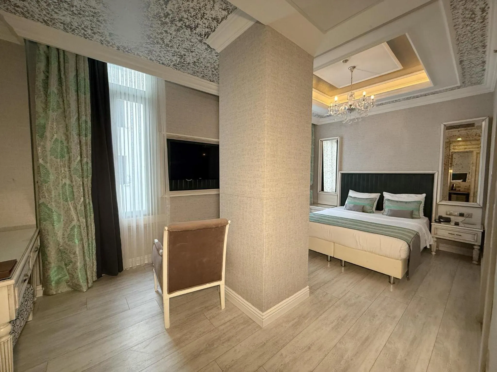 Photo of the whole room, Bed in Manesol Old City Bosphorus