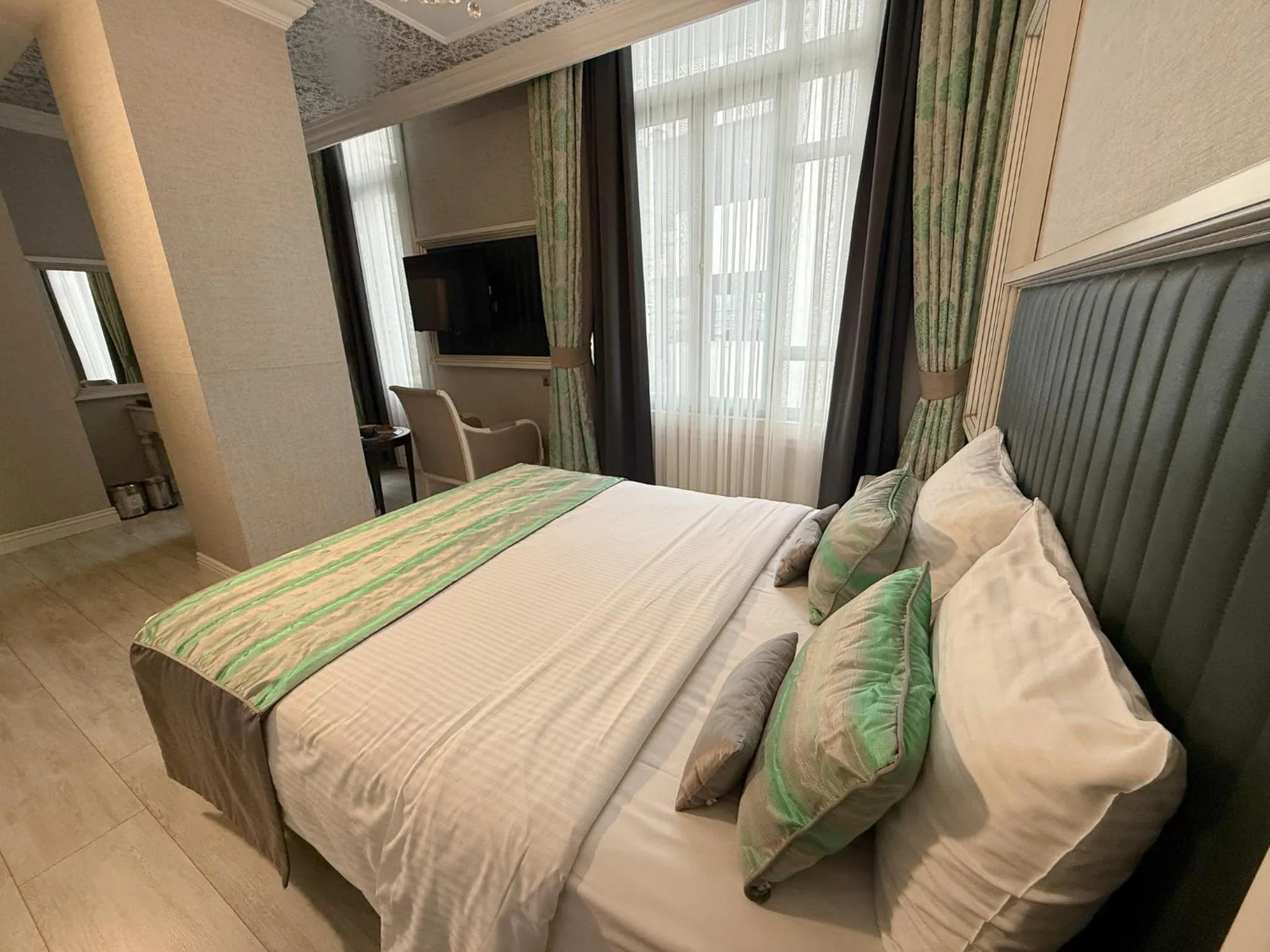 Photo of the whole room, Bed in Manesol Old City Bosphorus