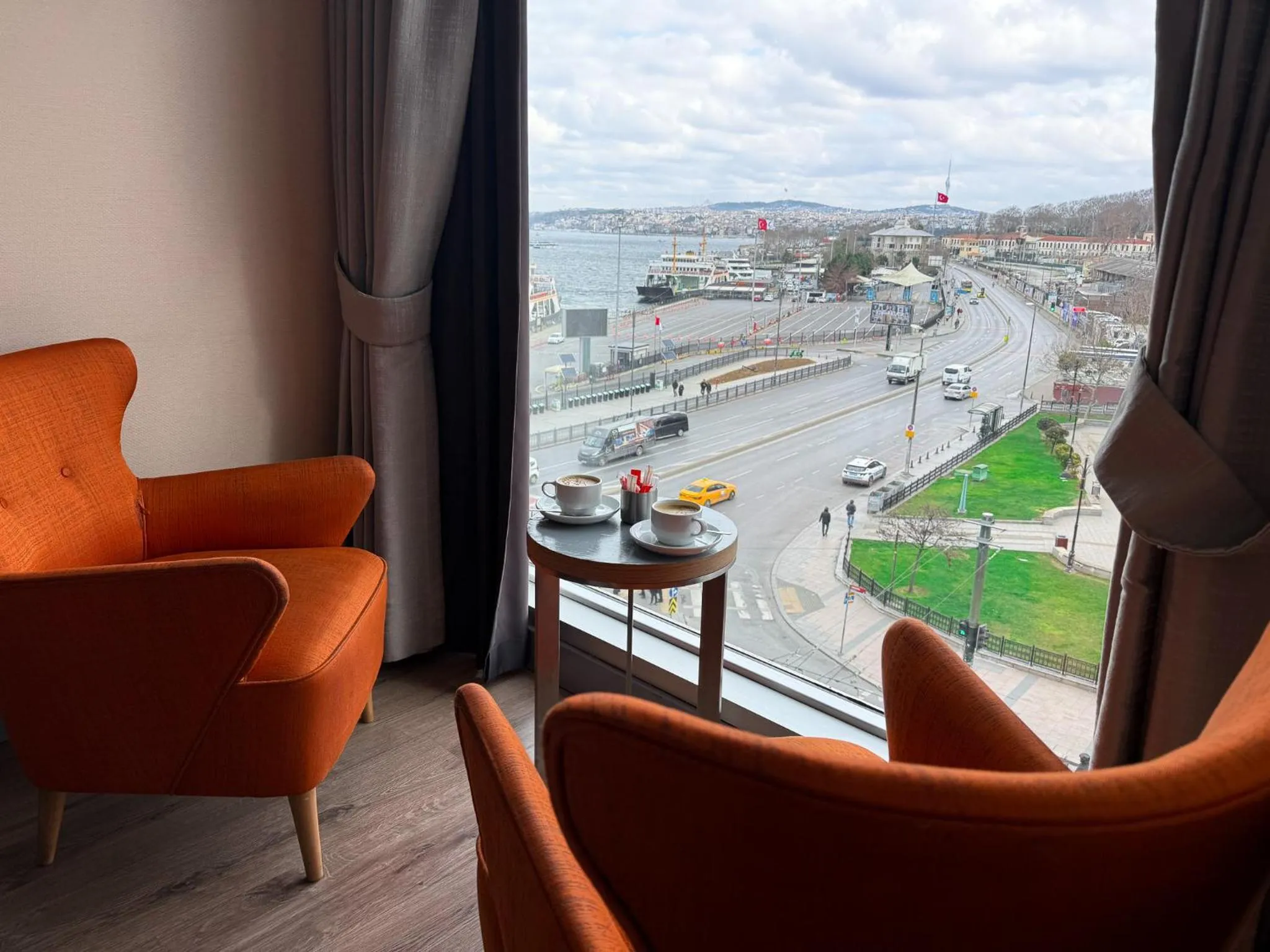 Communal lounge/ TV room in Manesol Old City Bosphorus