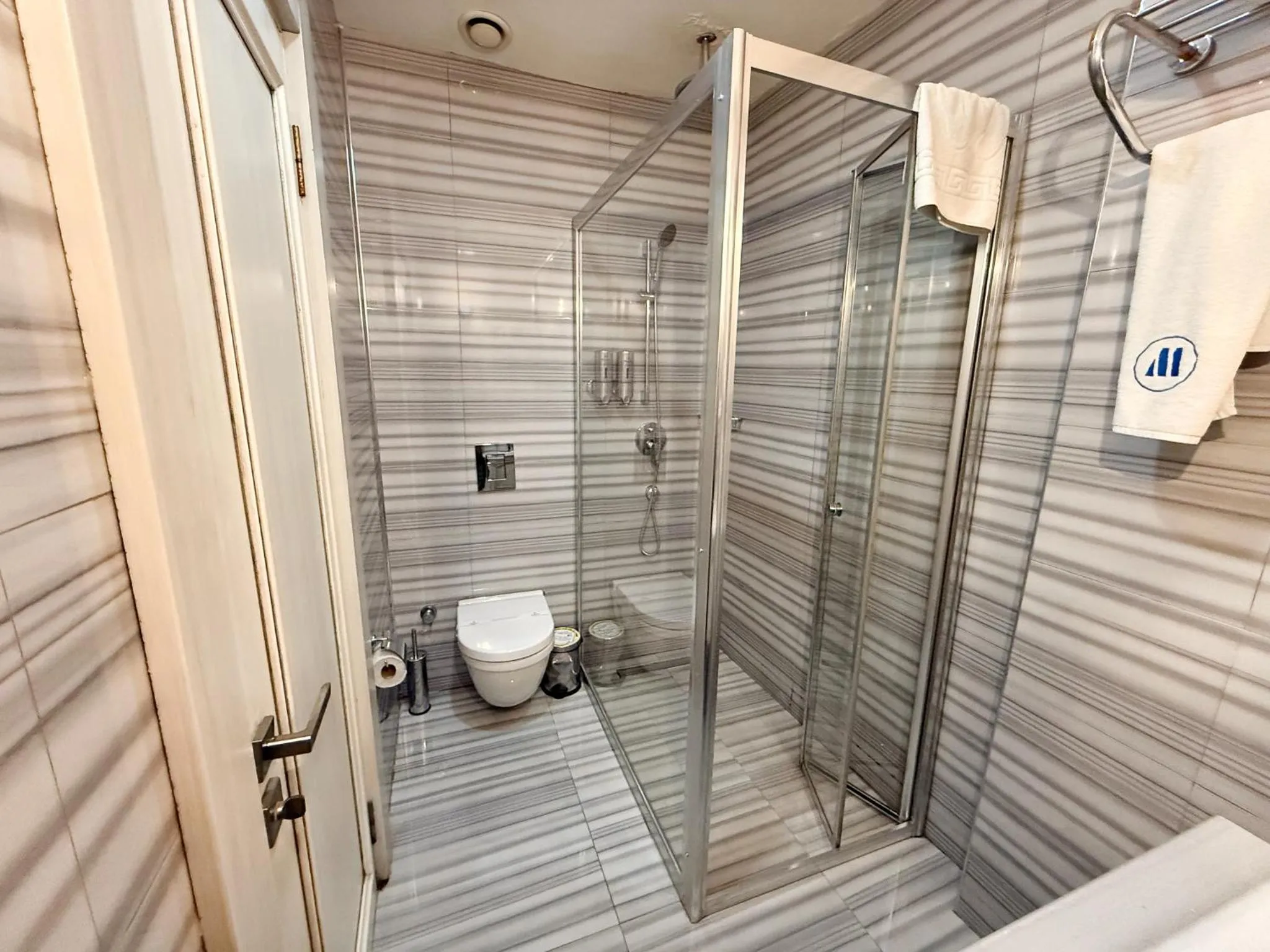 Shower in Manesol Old City Bosphorus