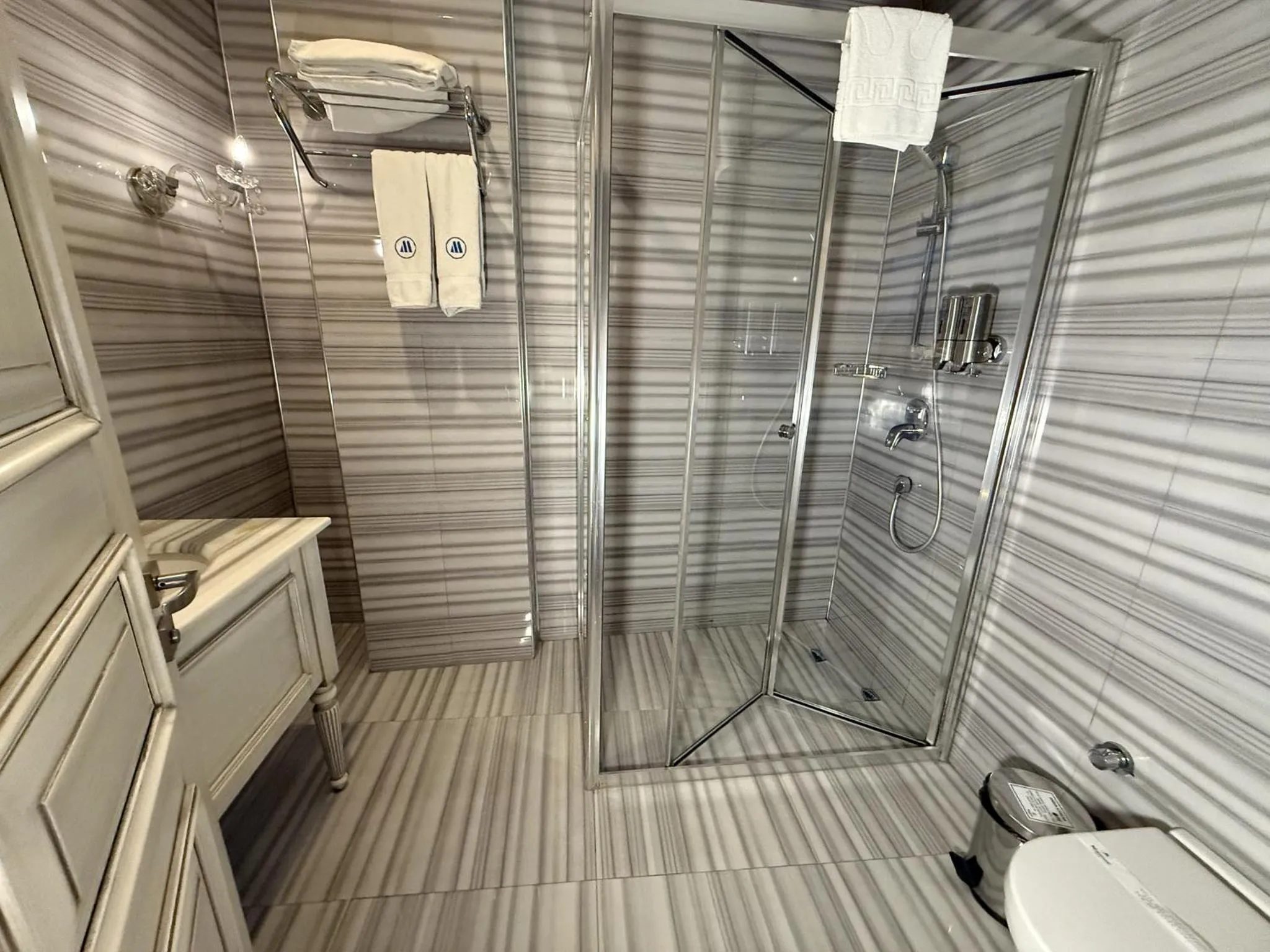 Shower in Manesol Old City Bosphorus