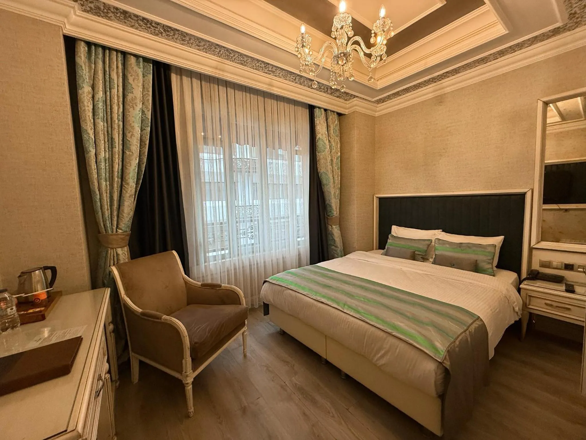 Photo of the whole room, Bed in Manesol Old City Bosphorus