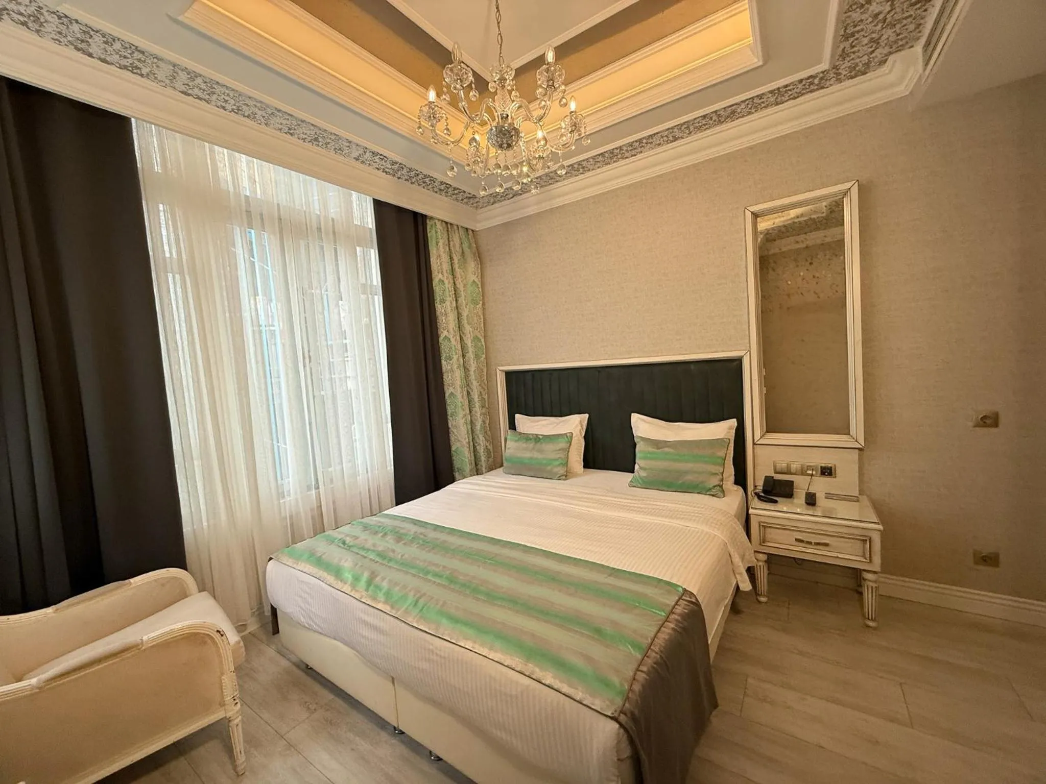 Photo of the whole room, Bed in Manesol Old City Bosphorus