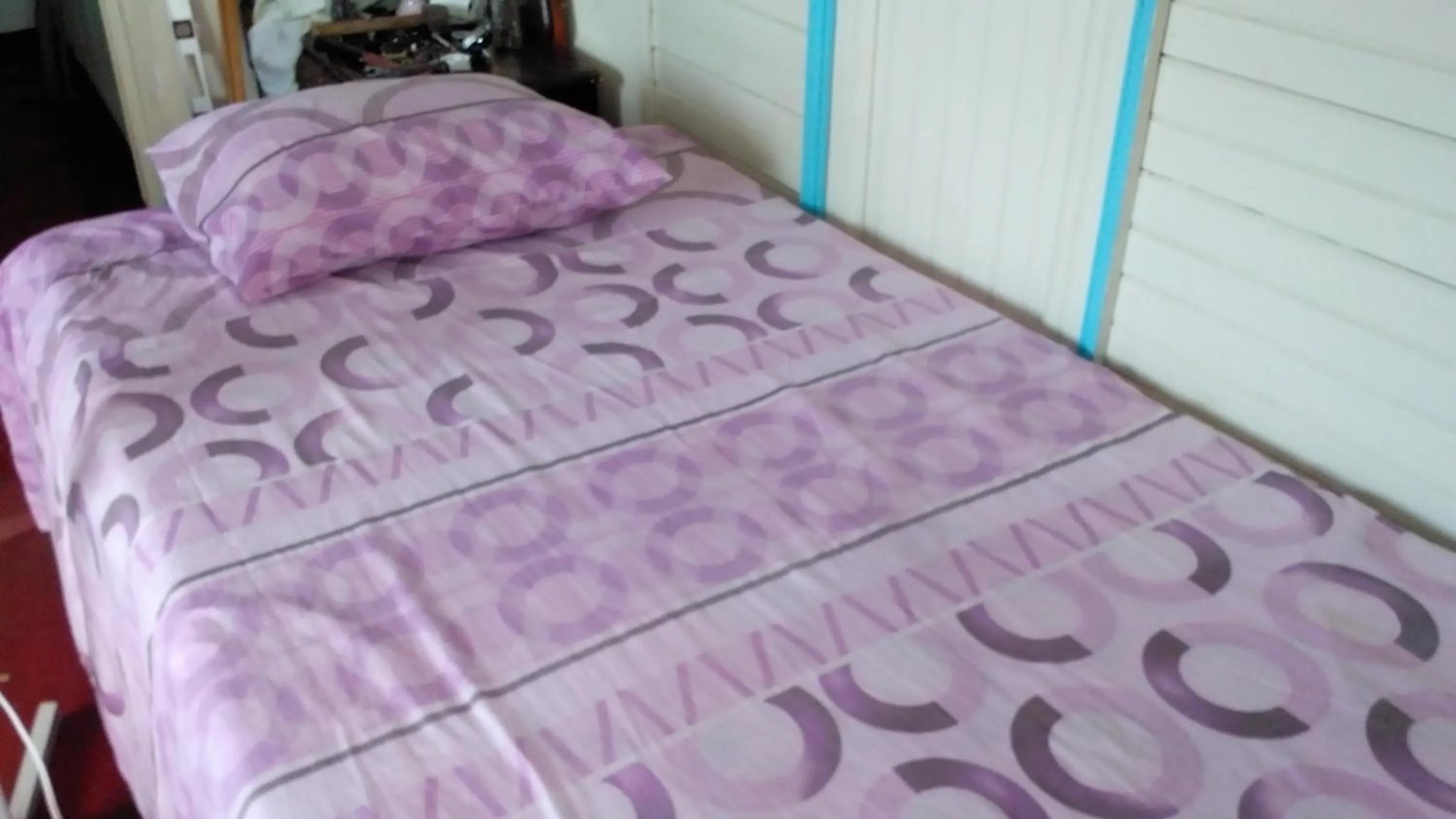 Bed in Waikiki Guest House