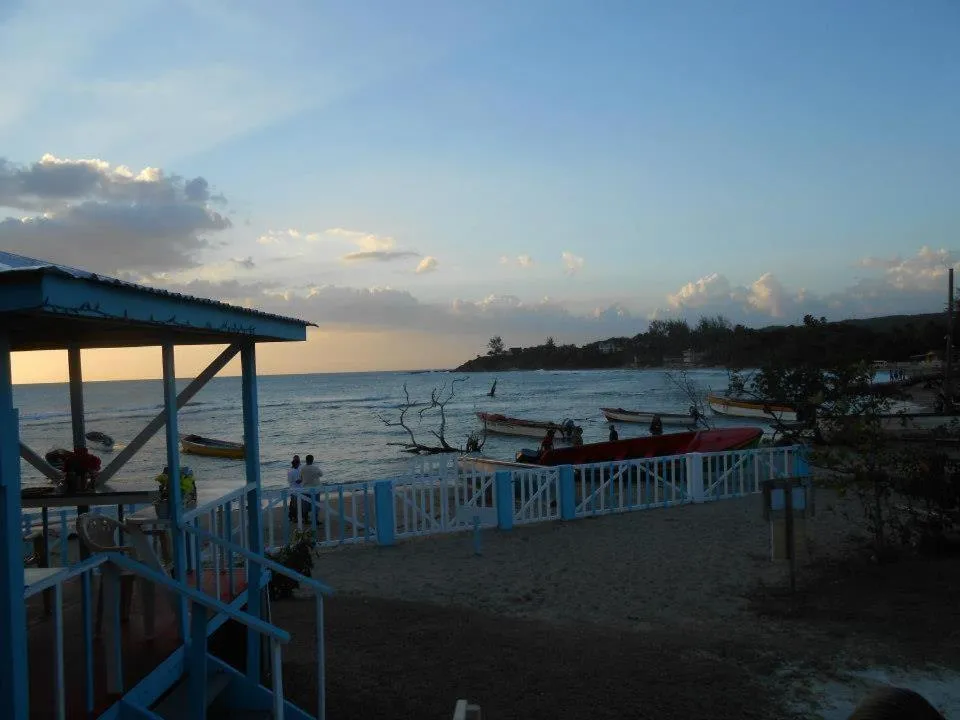 Beach in Waikiki Guest House
