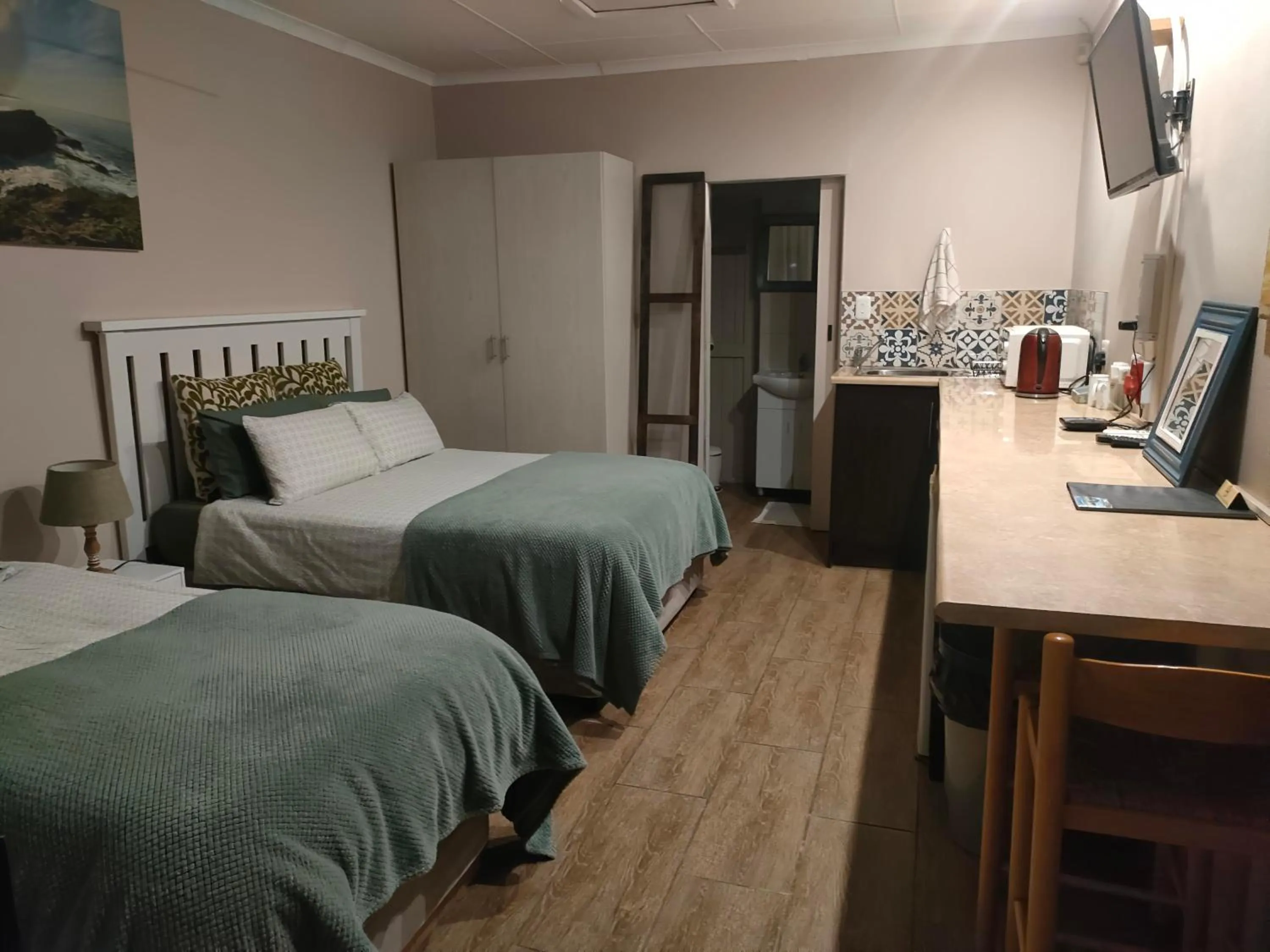 Photo of the whole room, Bed in Cove View B&B