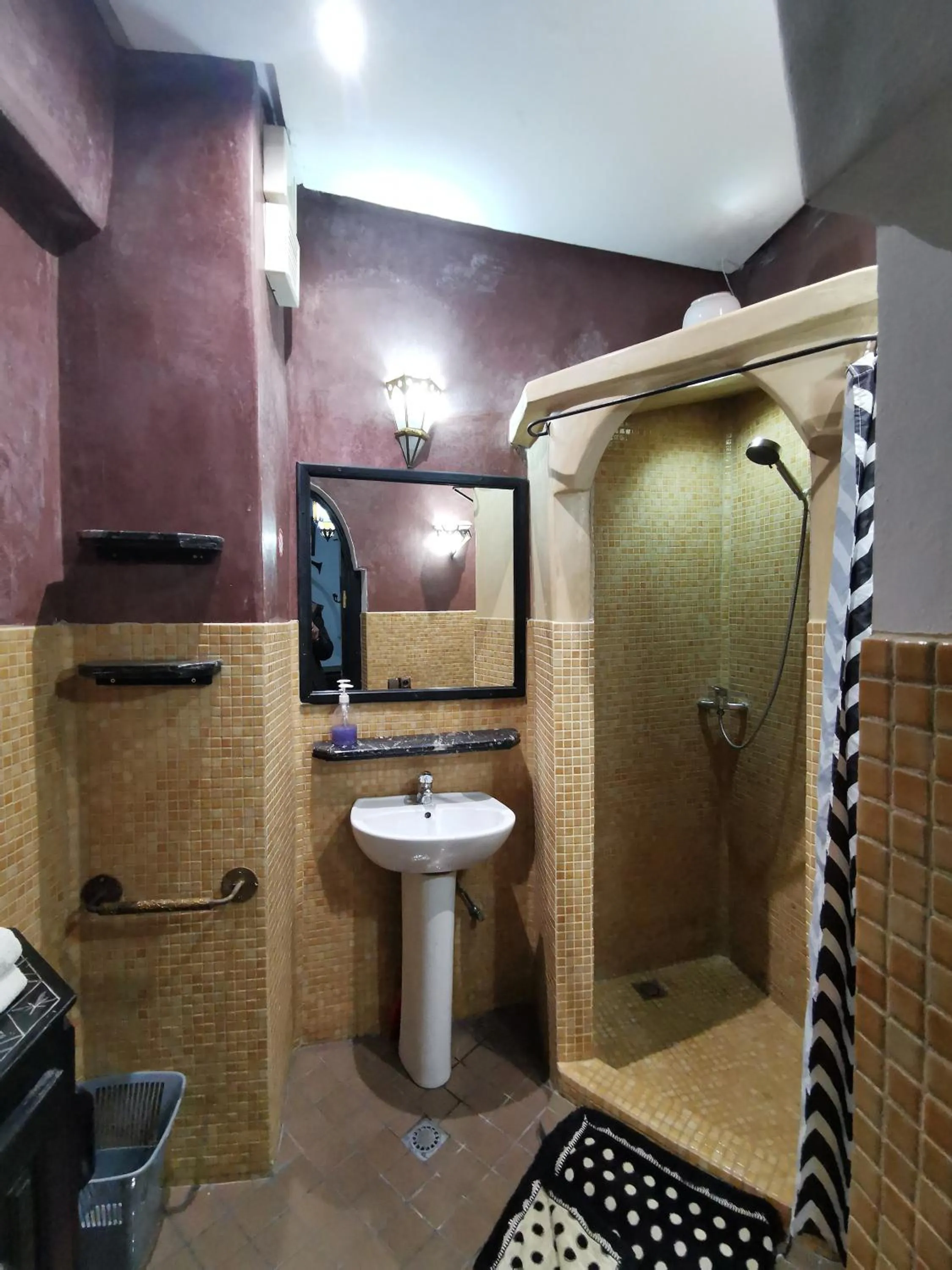 Shower in Ryad Laârouss