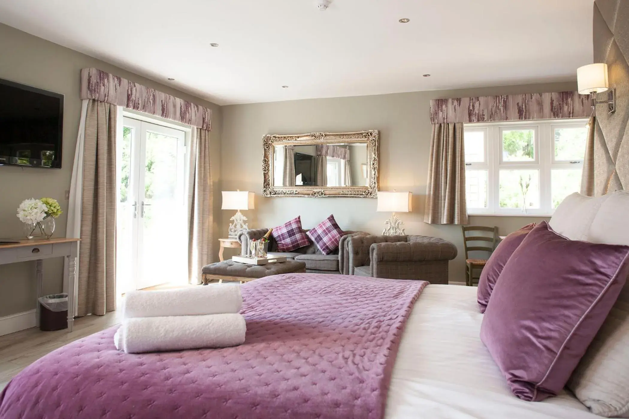 Studio - Lovage in Black Horse Beamish Studio - Lovage in Black Horse Beamish