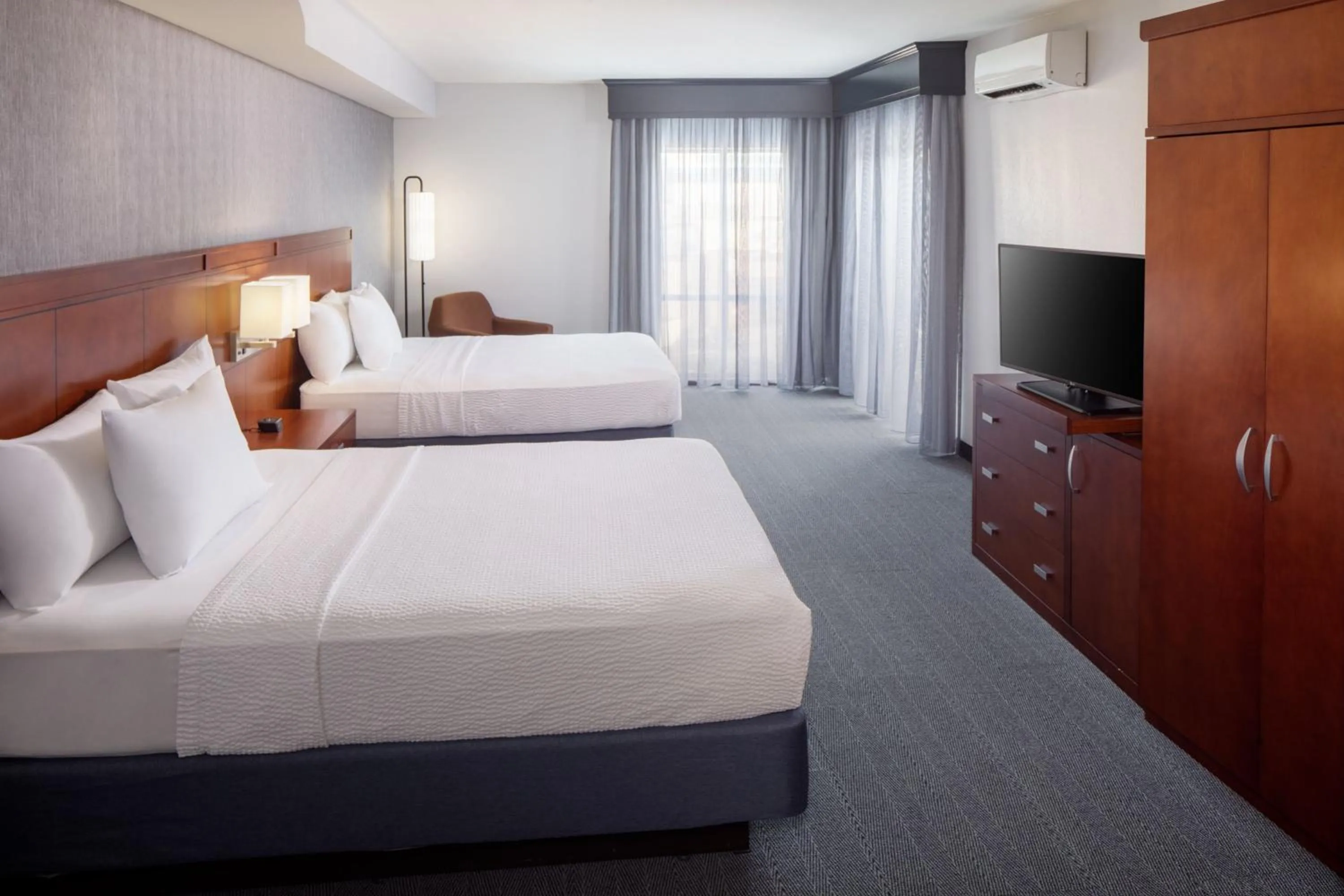 Bedroom, Bed in Courtyard by Marriott Charleston Downtown/Civic Center