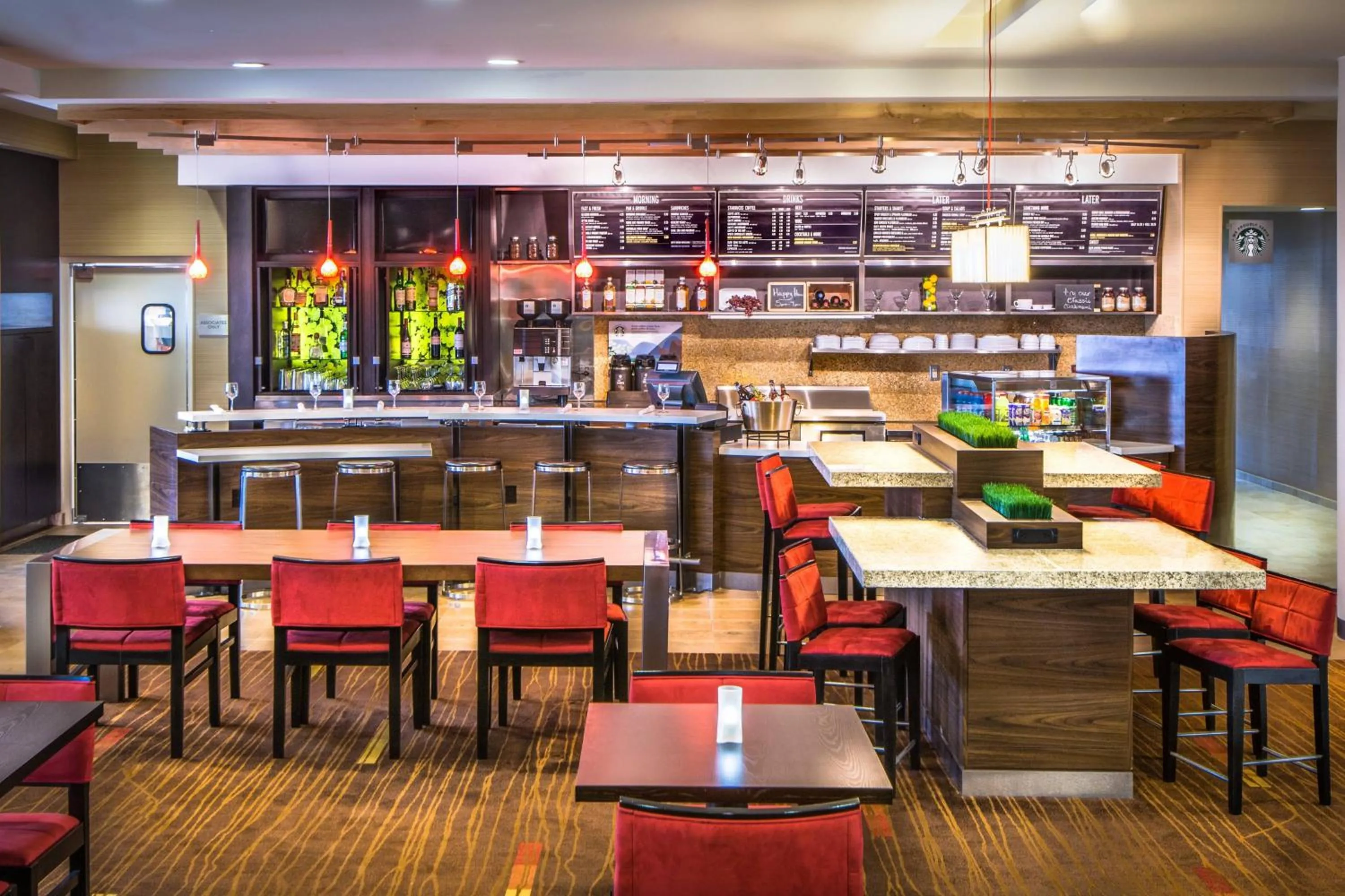 Restaurant/places to eat in Courtyard by Marriott Charleston Downtown/Civic Center