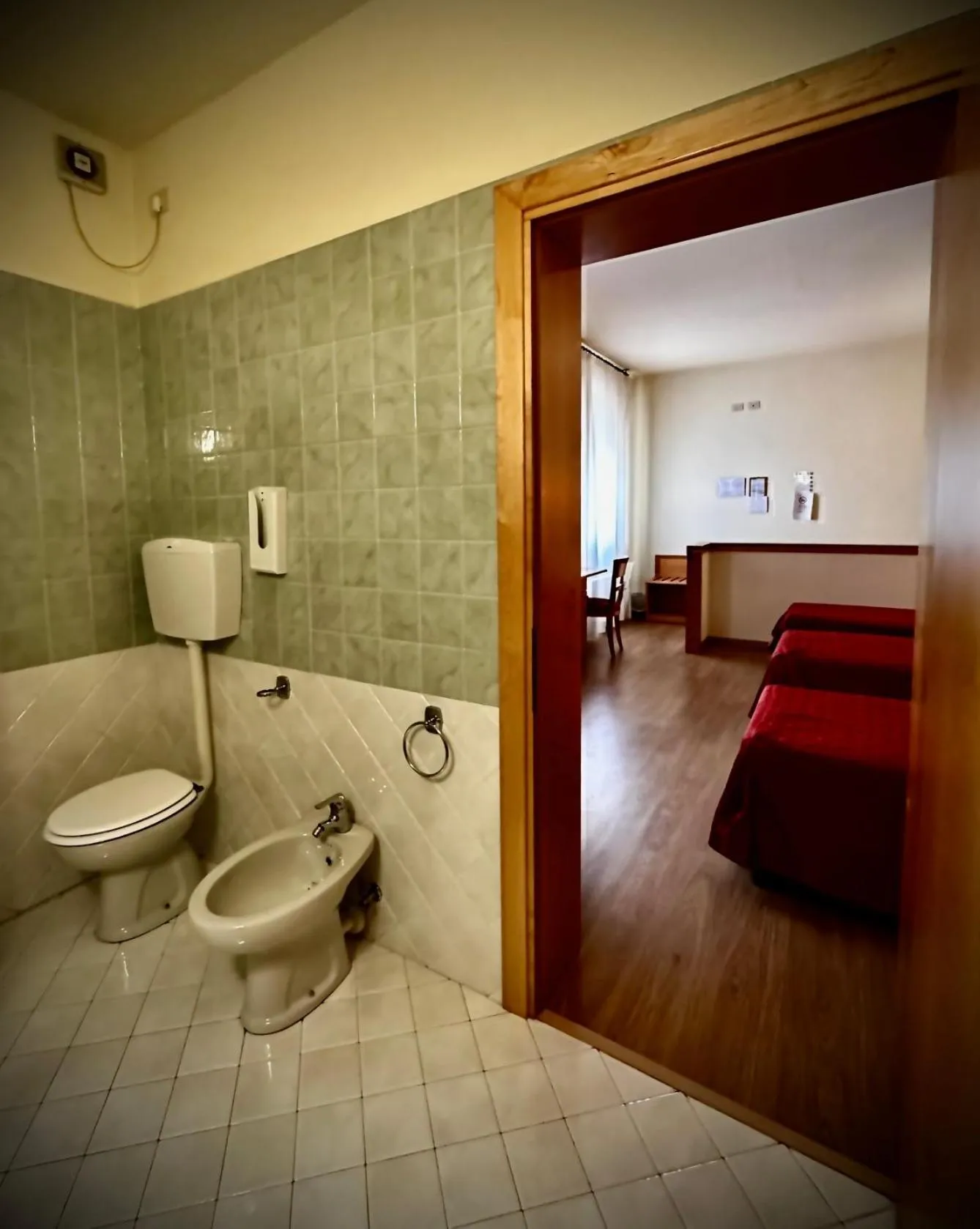 Toilet, Bed in Hotel Ponte Molo