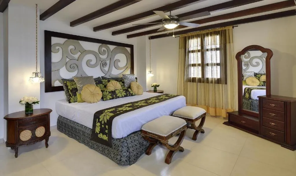 Photo of the whole room, Bed in Hotel Dorado Plaza Boutique Calle del Arsenal