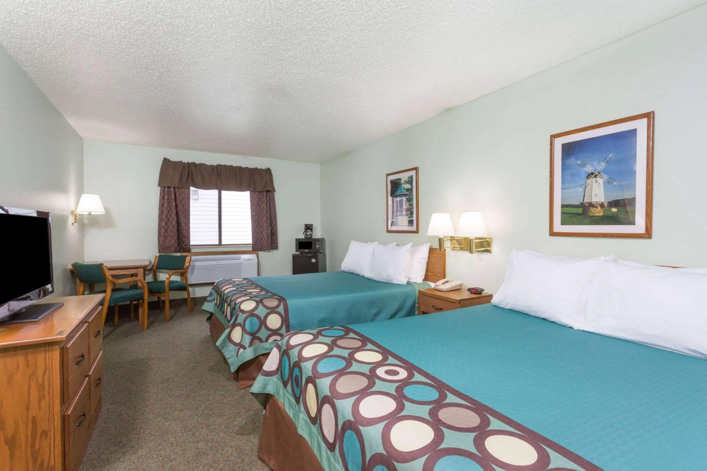 Photo of the whole room, Bed in Super 8 by Wyndham Gallipolis Pt Pleasant Area