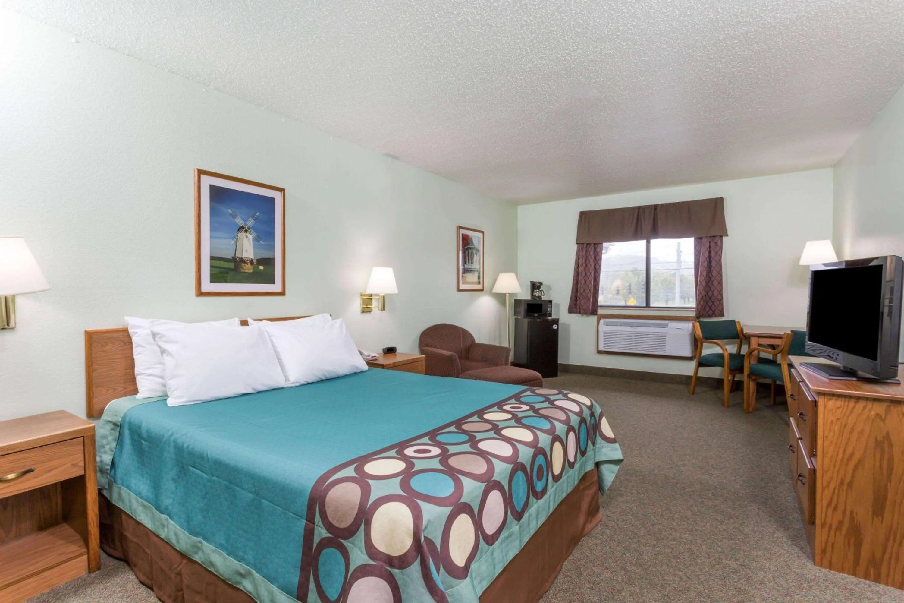 Photo of the whole room, Bed in Super 8 by Wyndham Gallipolis Pt Pleasant Area