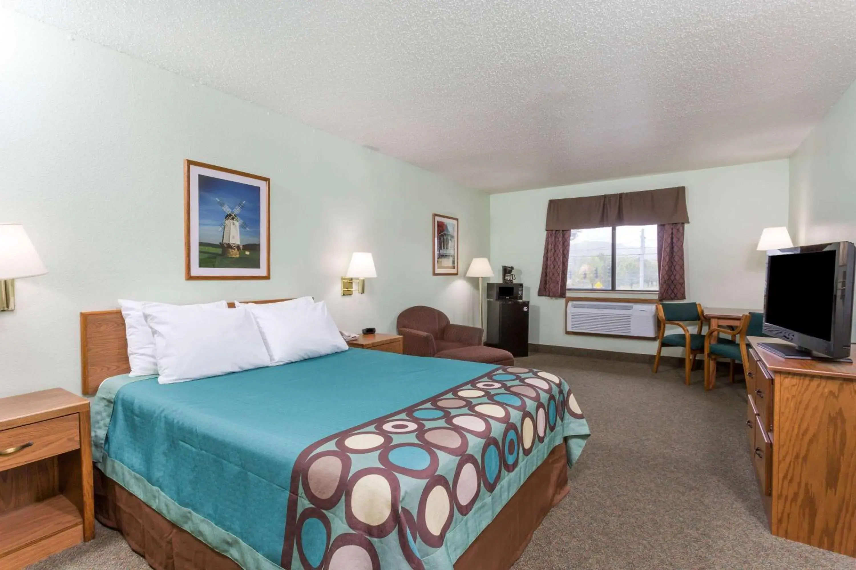 Queen Room - Pet Friendly/Non-Smoking in Super 8 by Wyndham Gallipolis Pt Pleasant Area Queen Room - Pet Friendly/Non-Smoking in Super 8 by Wyndham Gallipolis Pt Pleasant Area