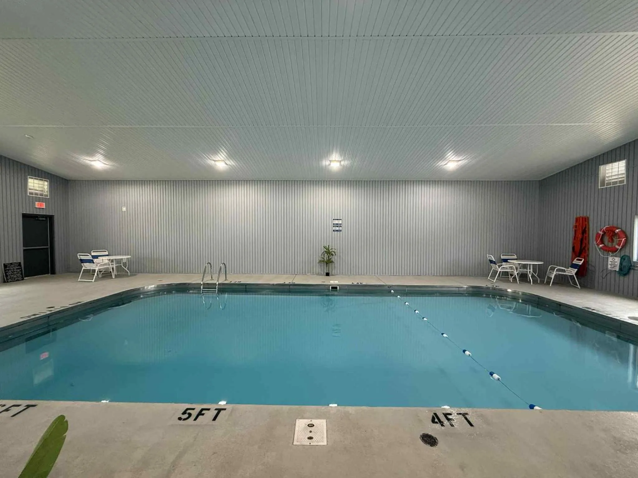 Swimming pool in Super 8 by Wyndham Gallipolis Pt Pleasant Area