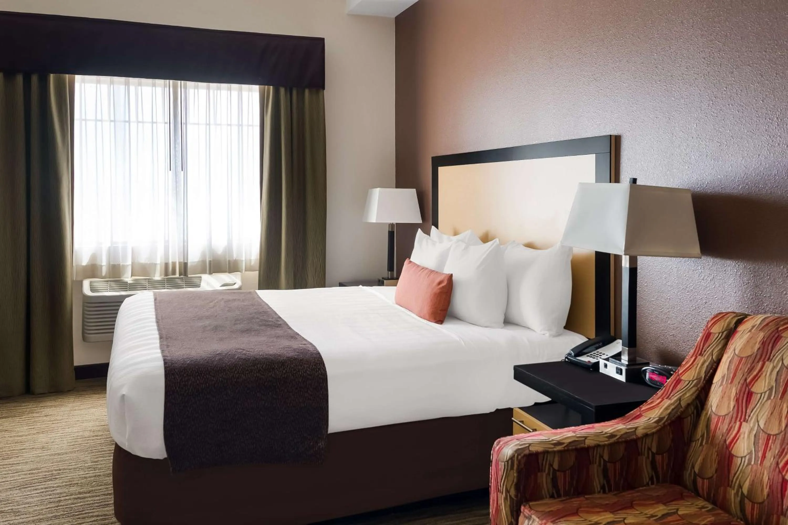 Bedroom, Bed in Best Western Plus Landmark Hotel