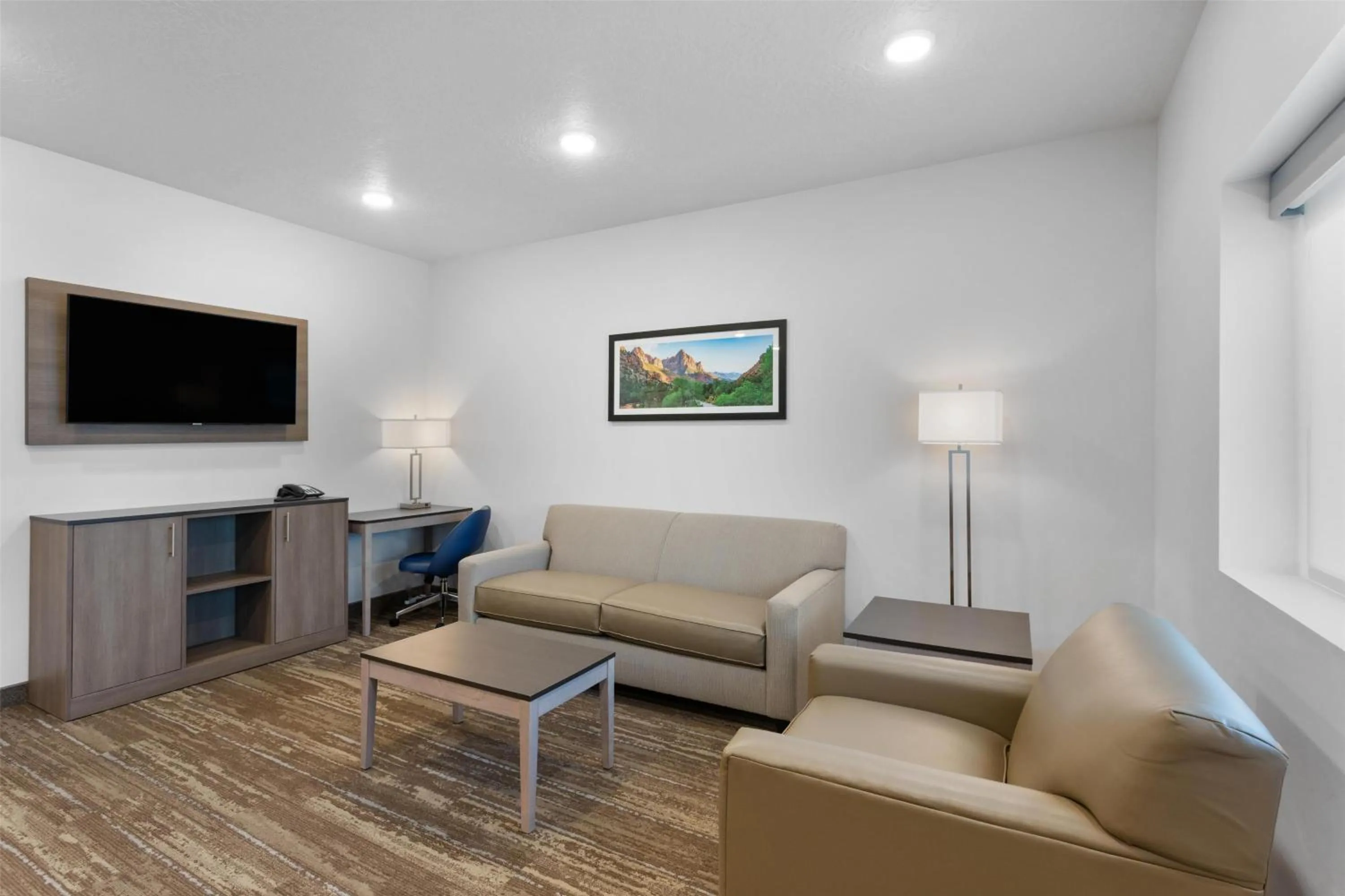 Living room in Best Western Plus Landmark Hotel