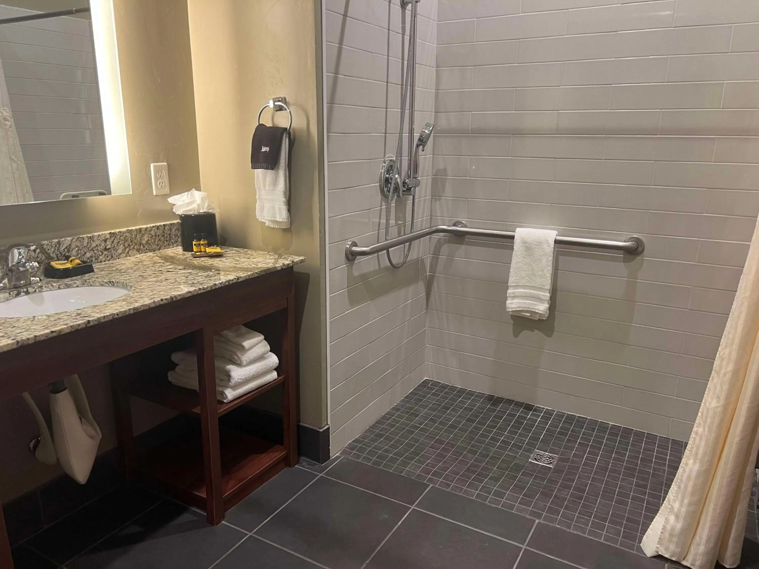Bathroom in Best Western Plus Landmark Hotel