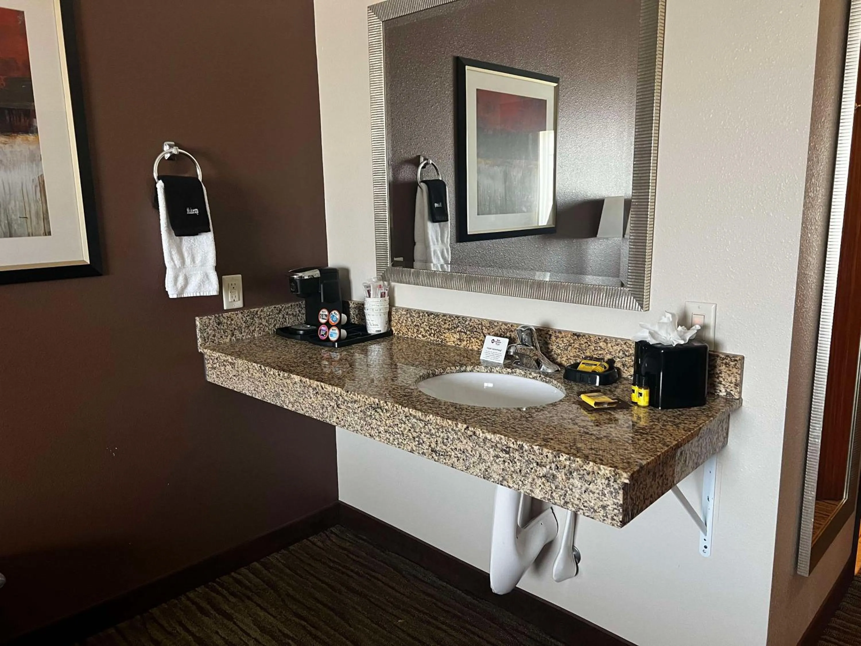 Bedroom in Best Western Plus Landmark Hotel