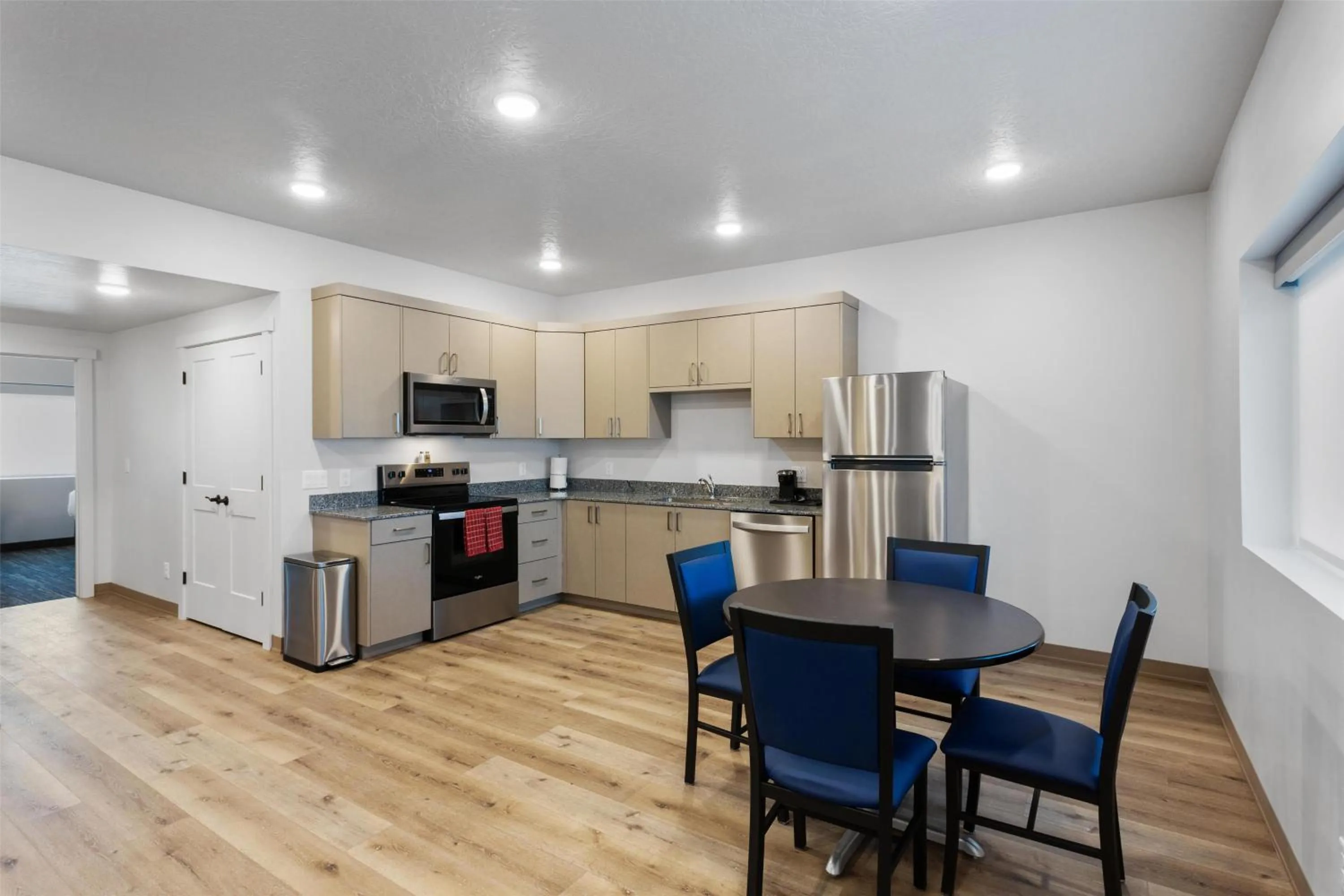 Kitchen or kitchenette in Best Western Plus Landmark Hotel