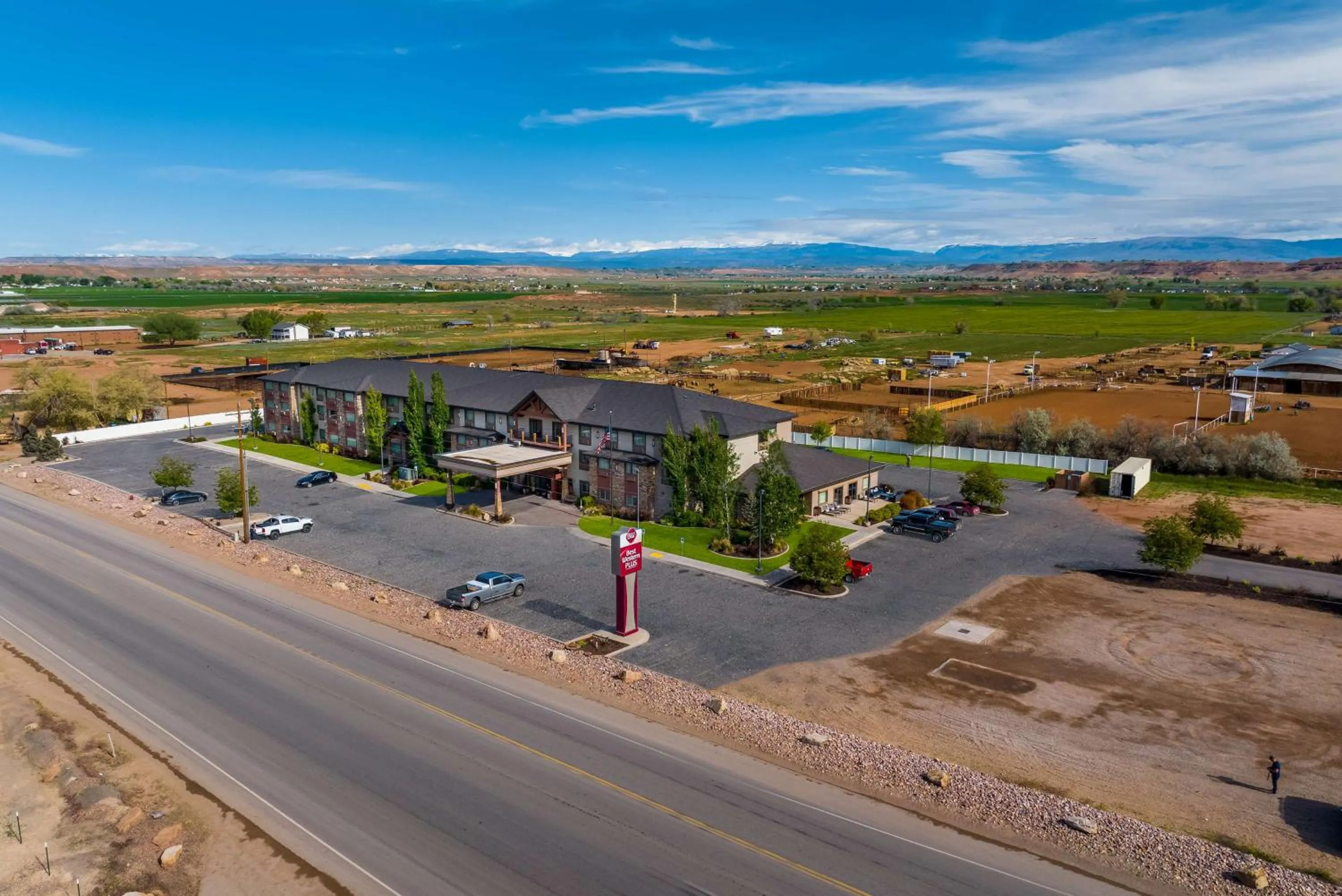 Property building in Best Western Plus Landmark Hotel