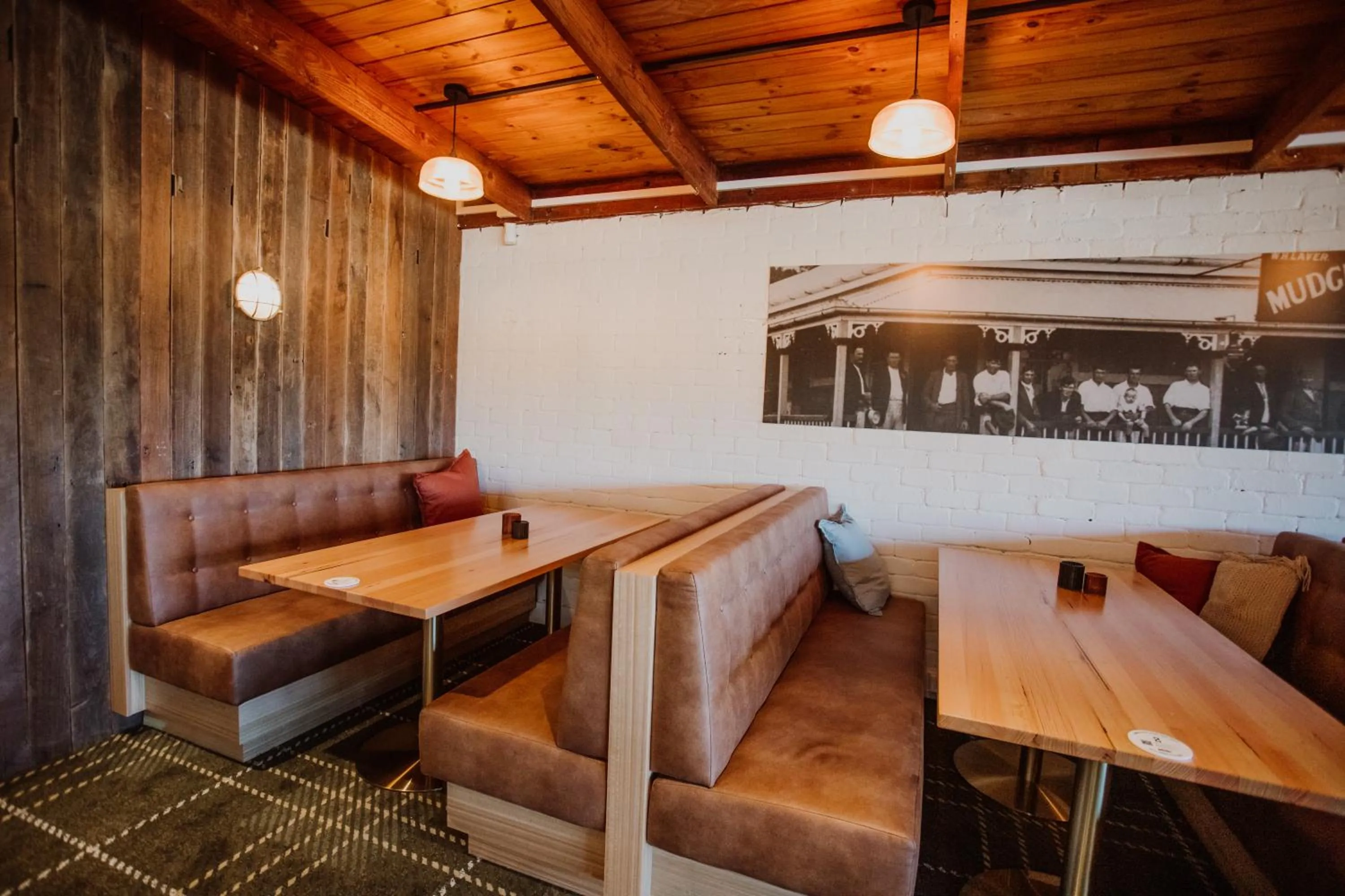 Restaurant/places to eat in Wallaby Hotel