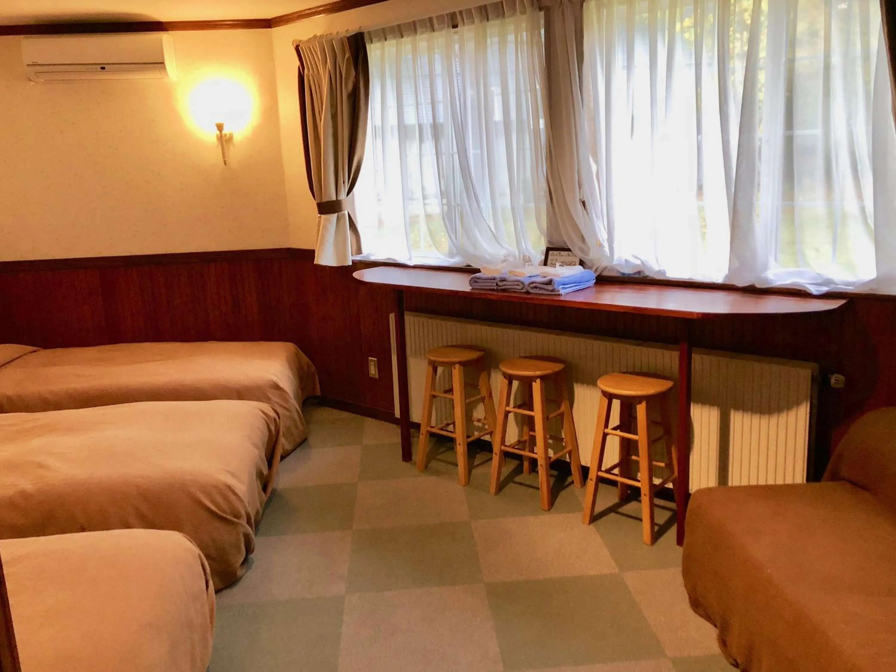 Photo of the whole room in Appi Arts Color