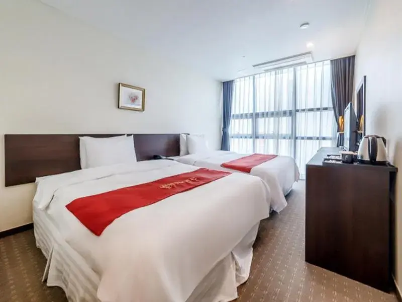 Large Double Room in Hotel K-Tree Pyeongtaek Large Double Room in Hotel K-Tree Pyeongtaek