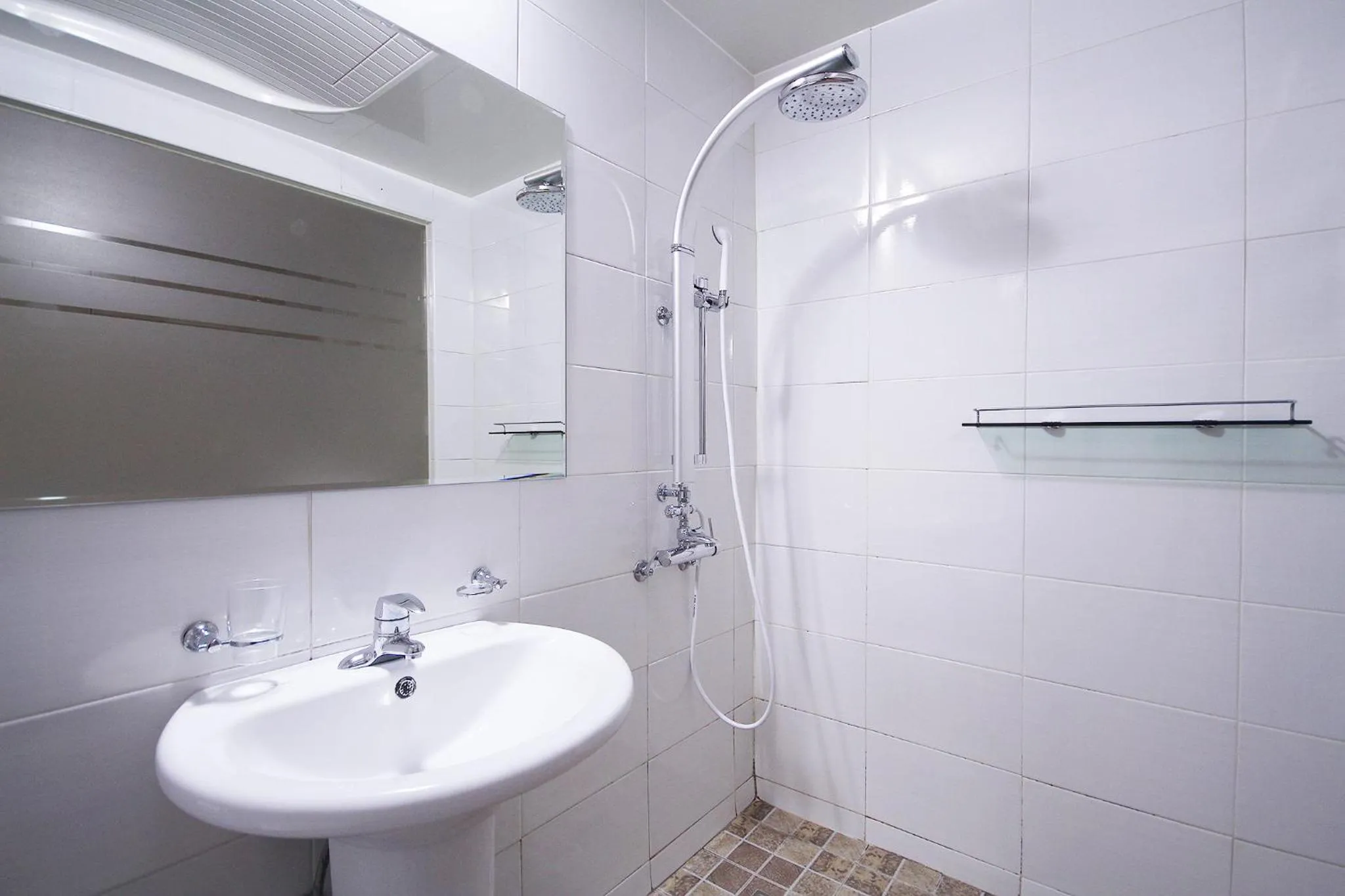 Shower, Bathroom in Apple House Mini Hotel