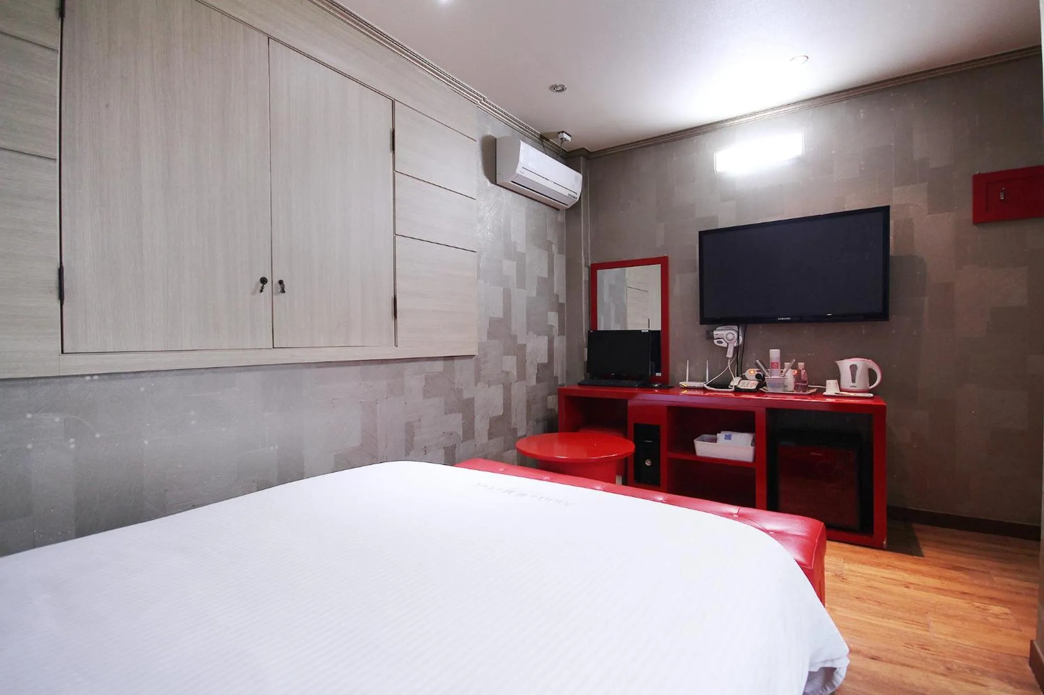 TV and multimedia, TV/Entertainment Center in Apple House Mini Hotel