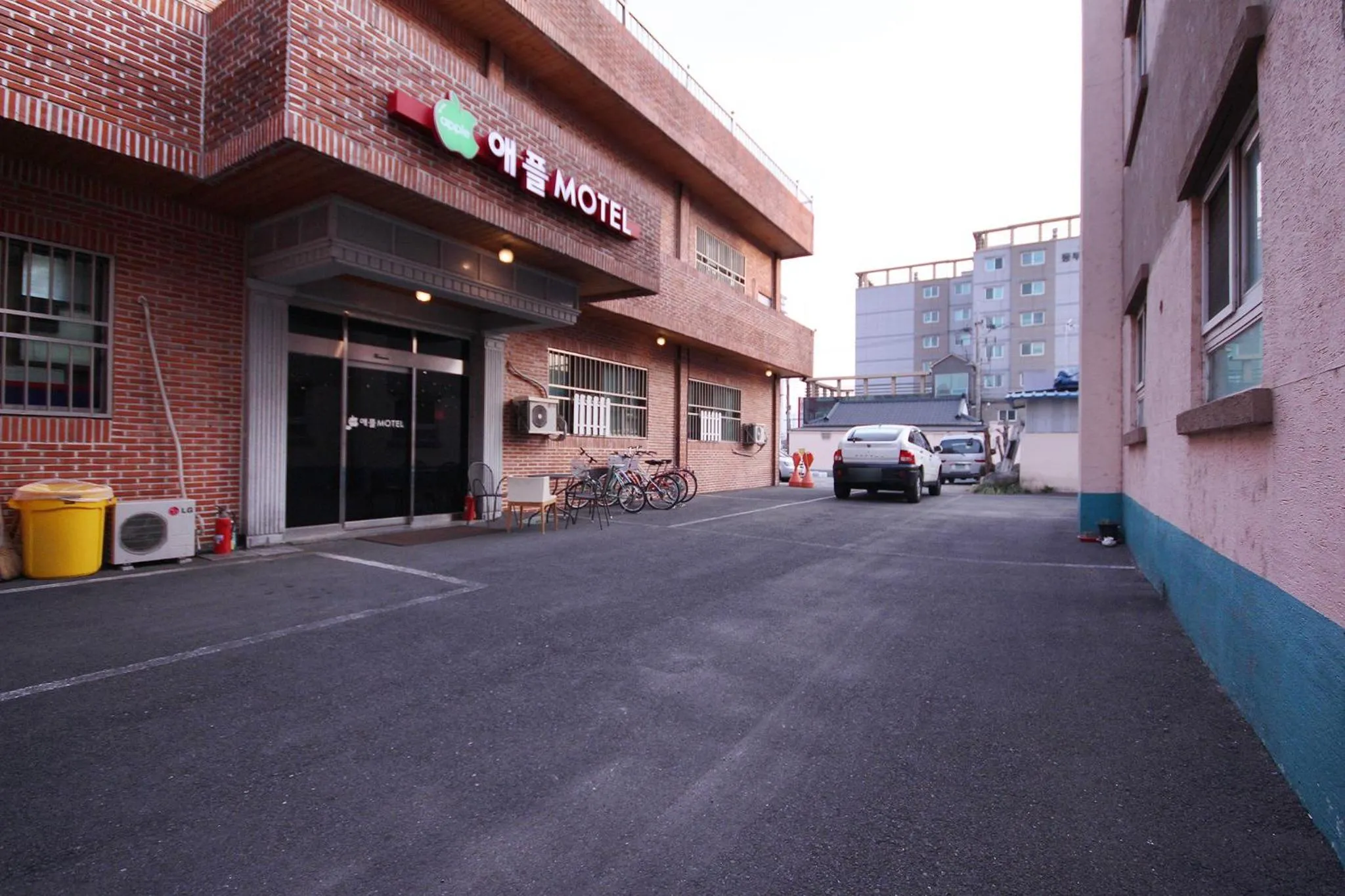 Property building in Apple House Mini Hotel