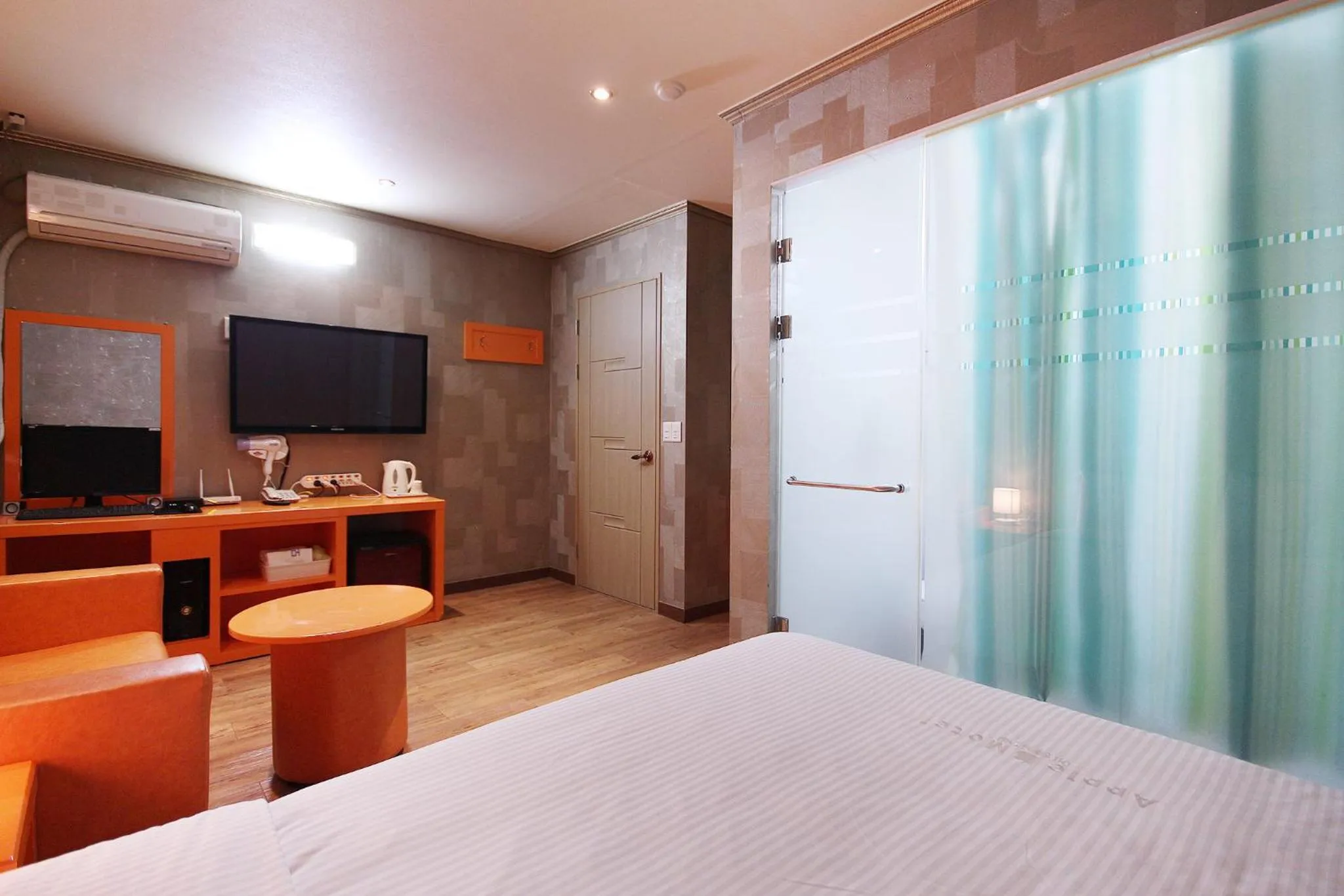 TV and multimedia, TV/Entertainment Center in Apple House Mini Hotel