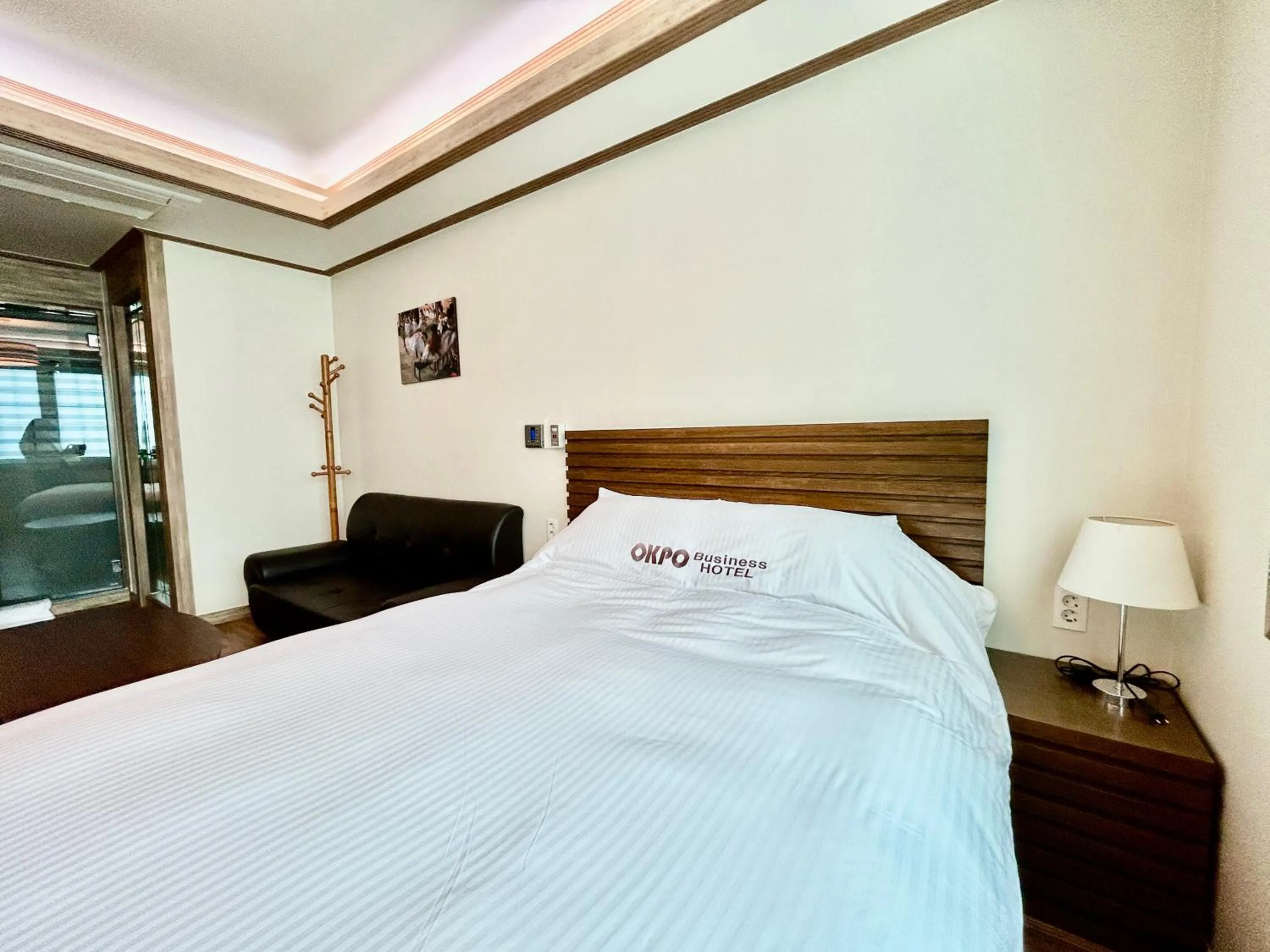Bed in Okpo business hotel