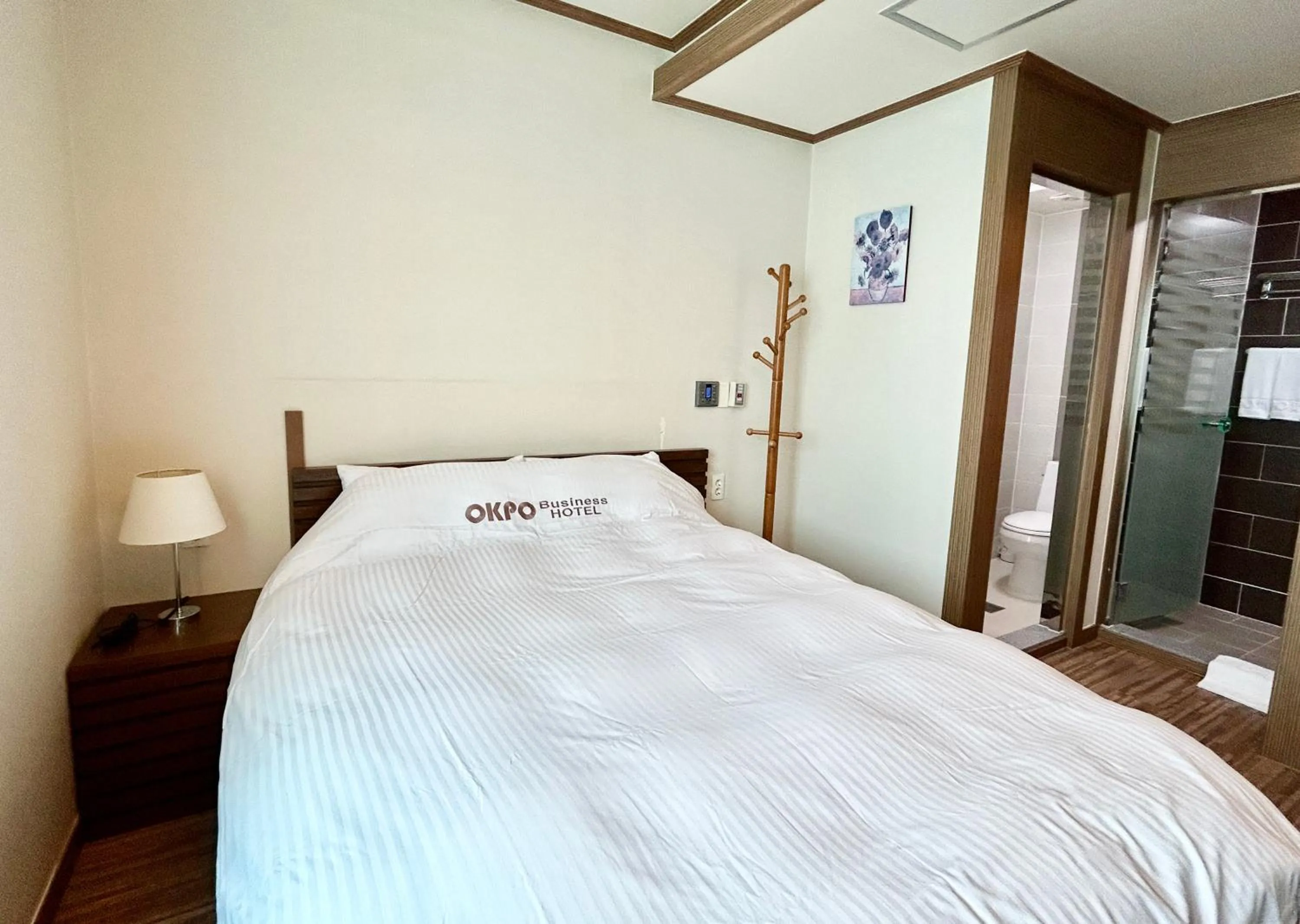 Bed in Okpo business hotel