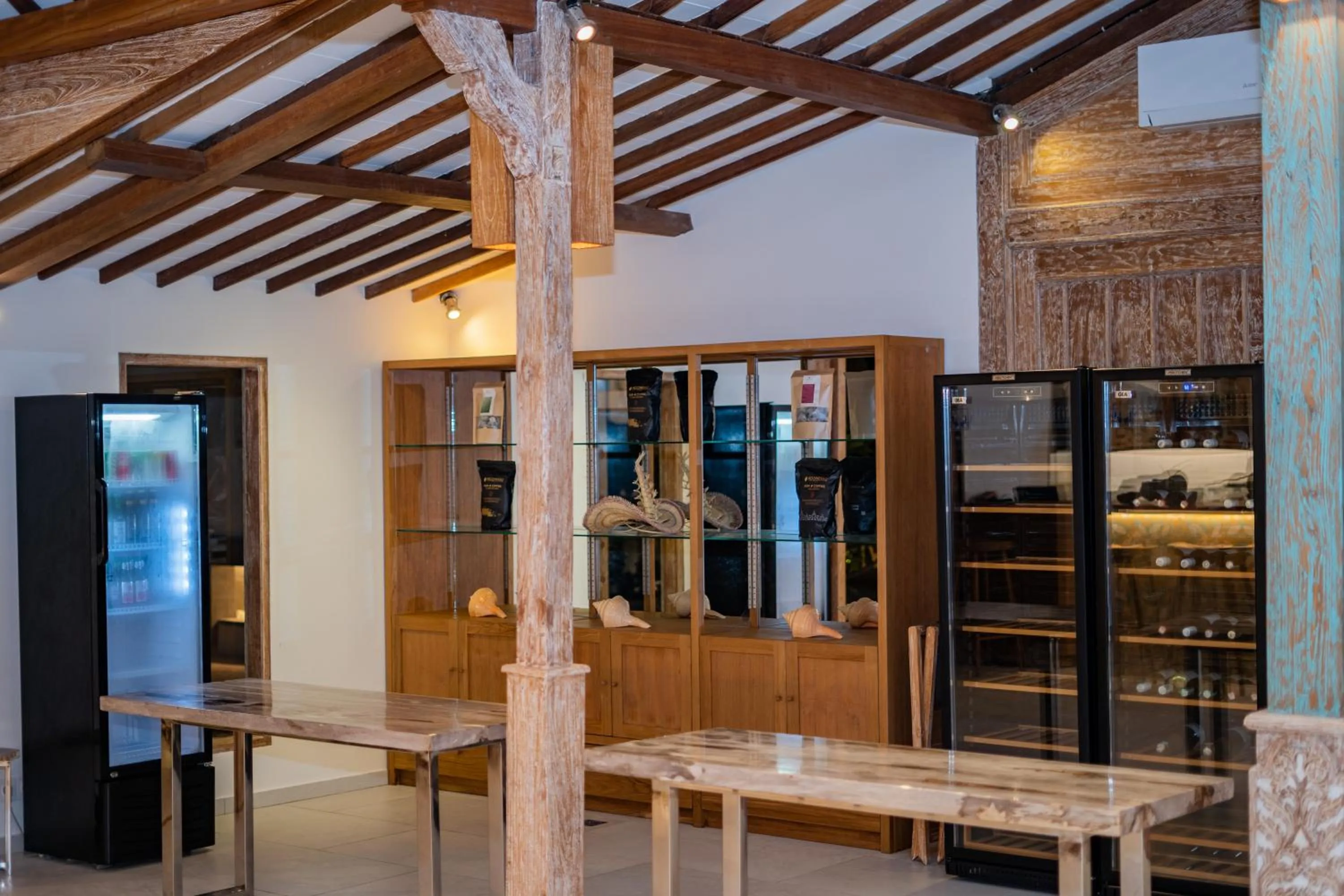 Restaurant/places to eat in Eliana Resort And Spa