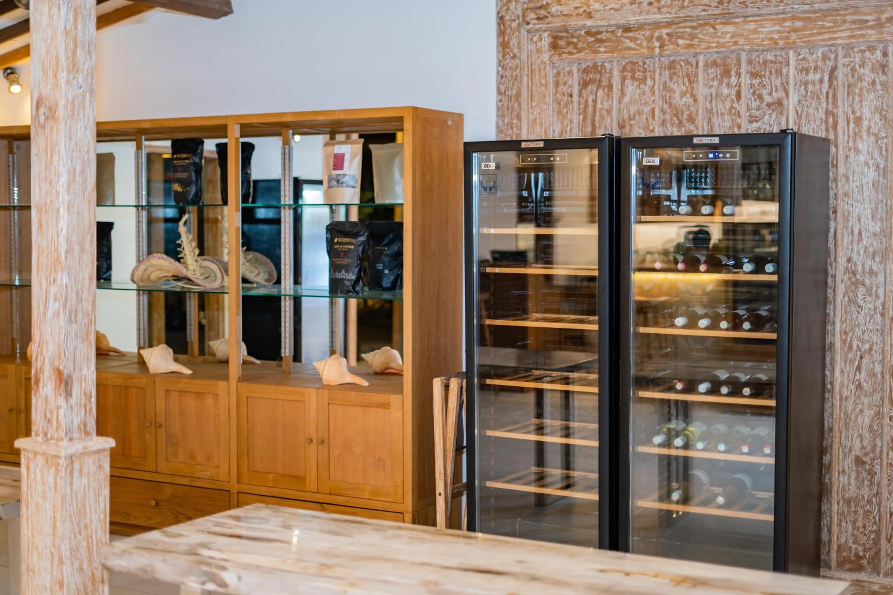 Restaurant/places to eat in Eliana Resort And Spa