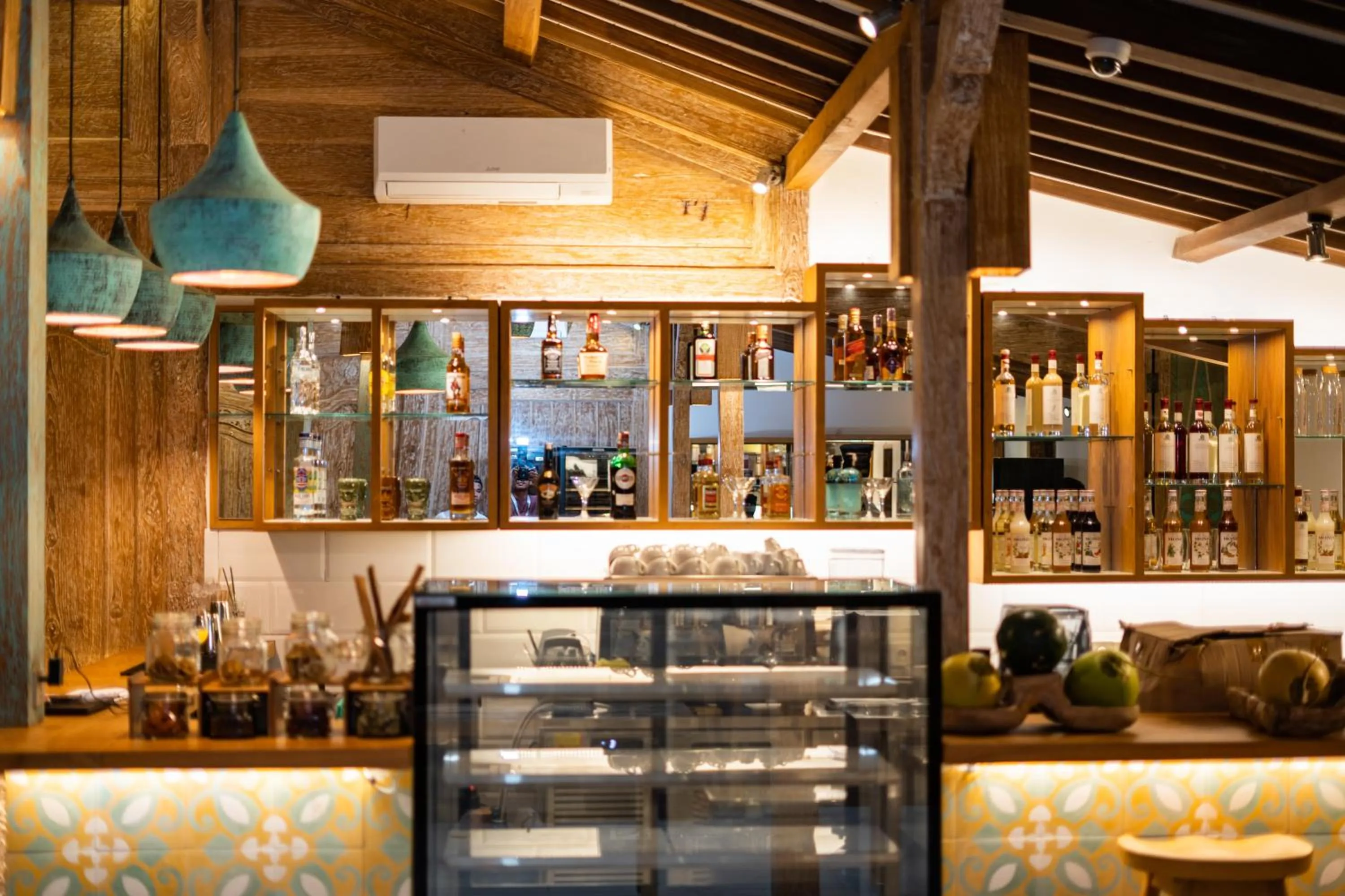 Restaurant/places to eat in Eliana Resort And Spa