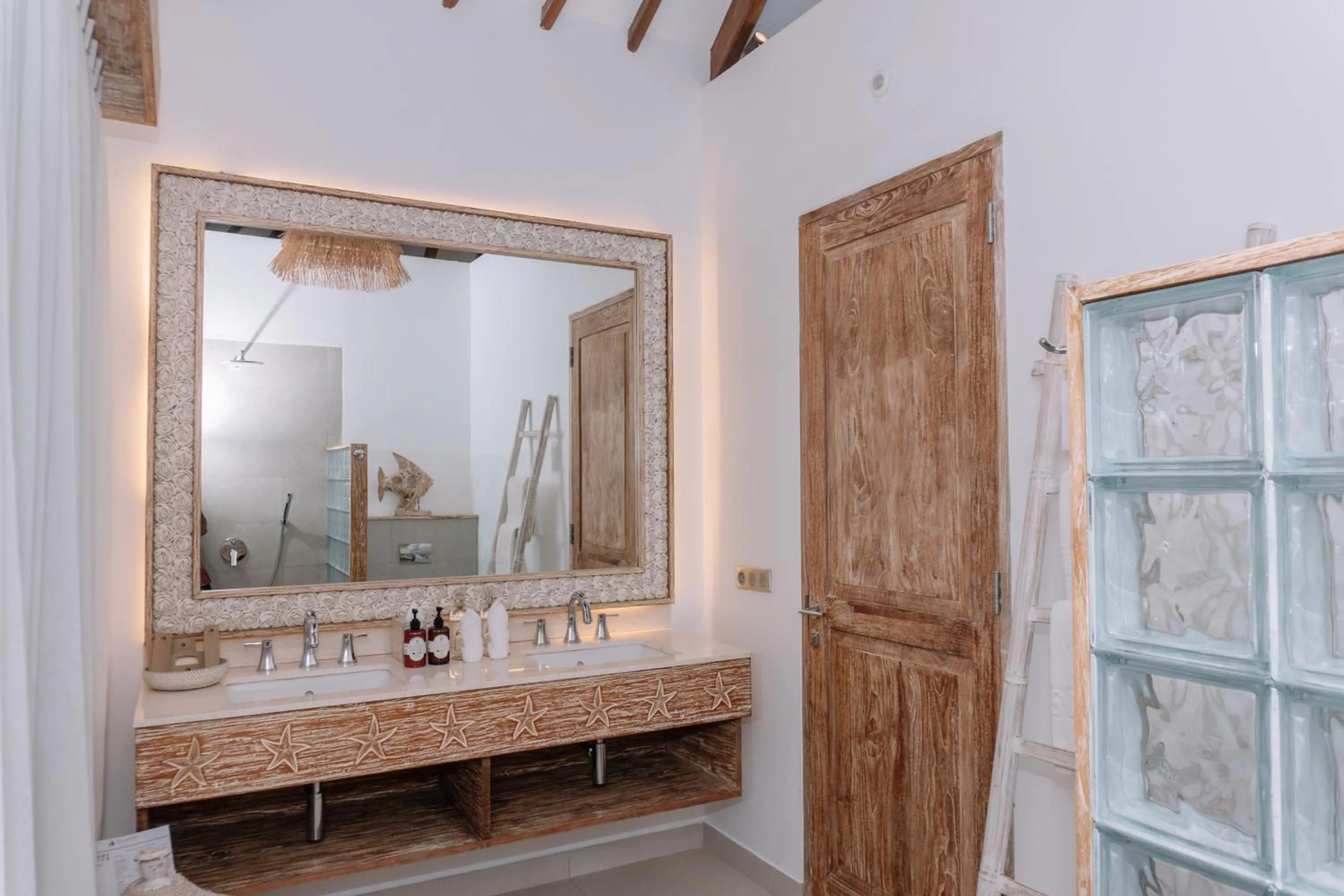 Bathroom in Eliana Resort And Spa